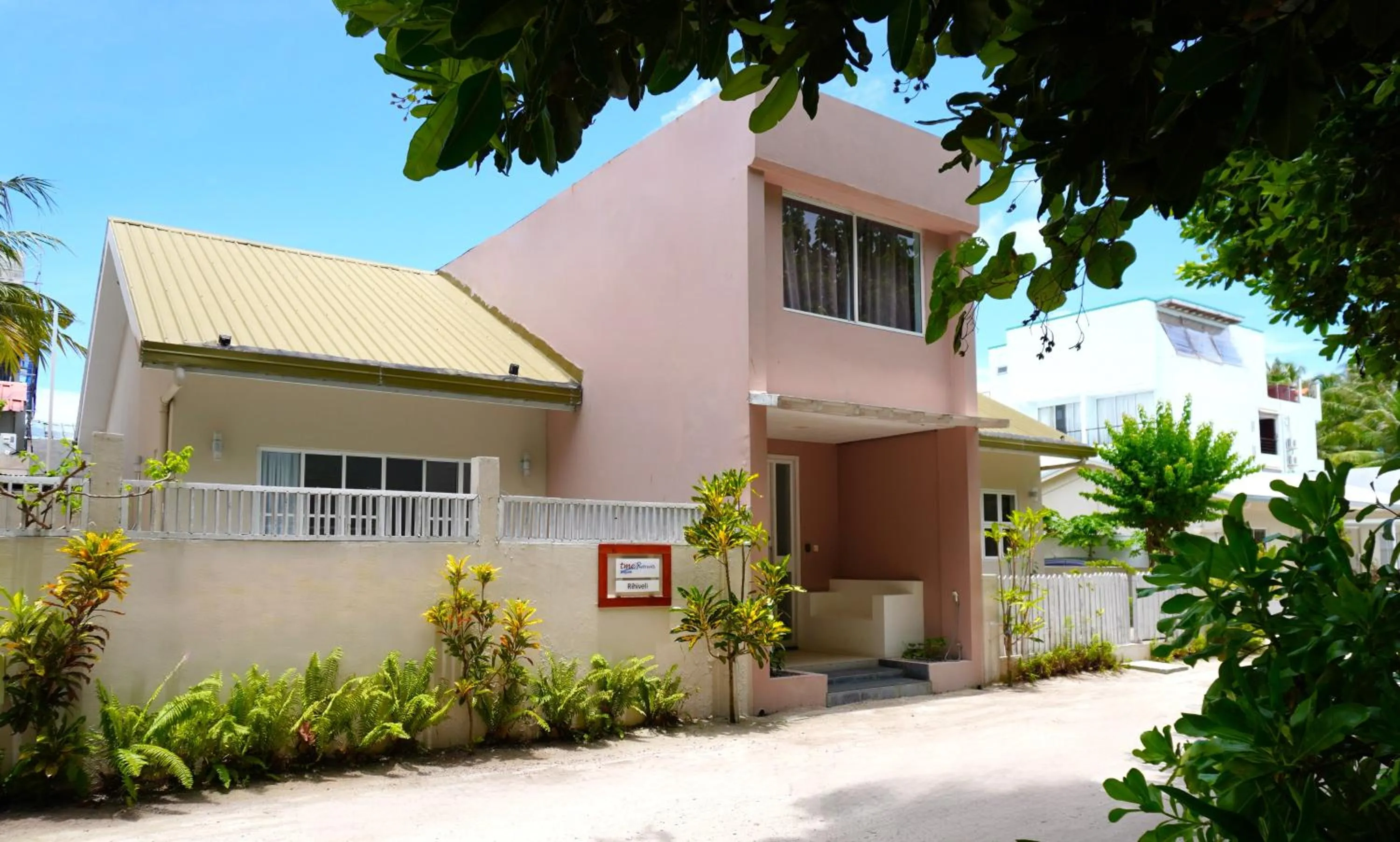Property building in TME Retreats Dhigurah