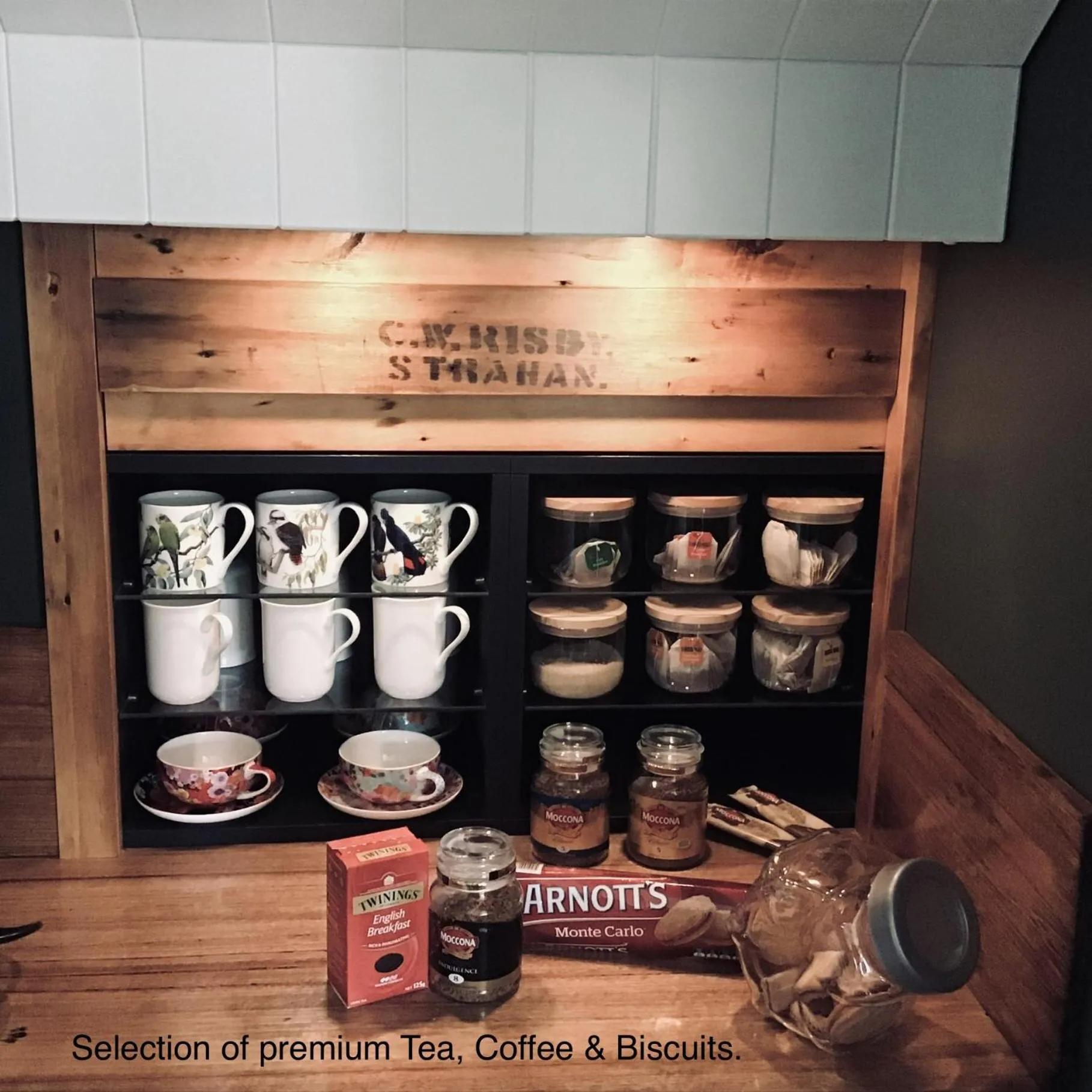 Coffee/tea facilities in Harrison House