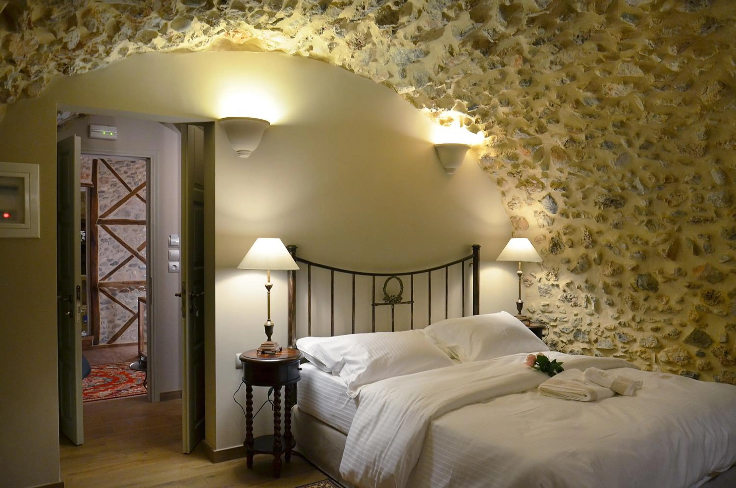 Bed in Archontiko Chioti