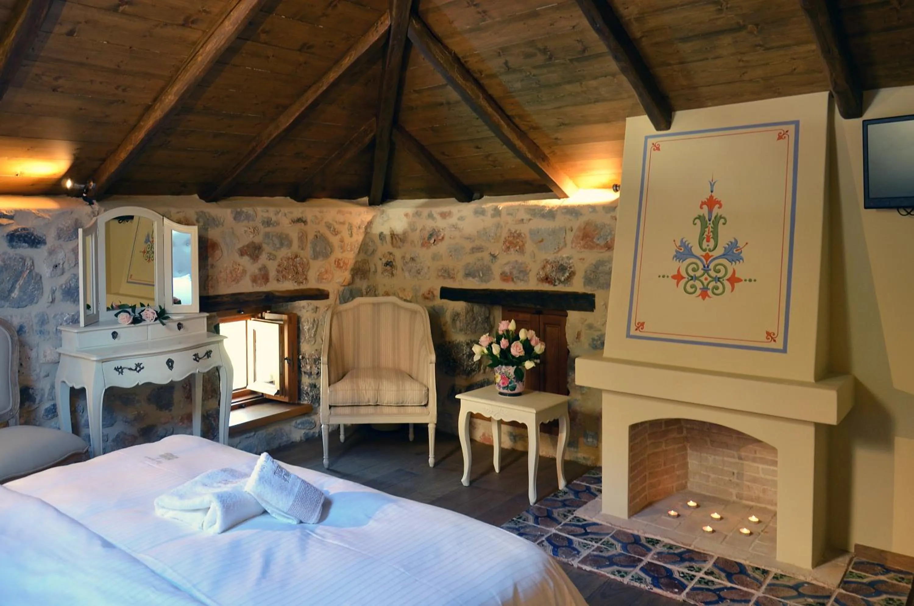 Decorative detail, Bed in Archontiko Chioti