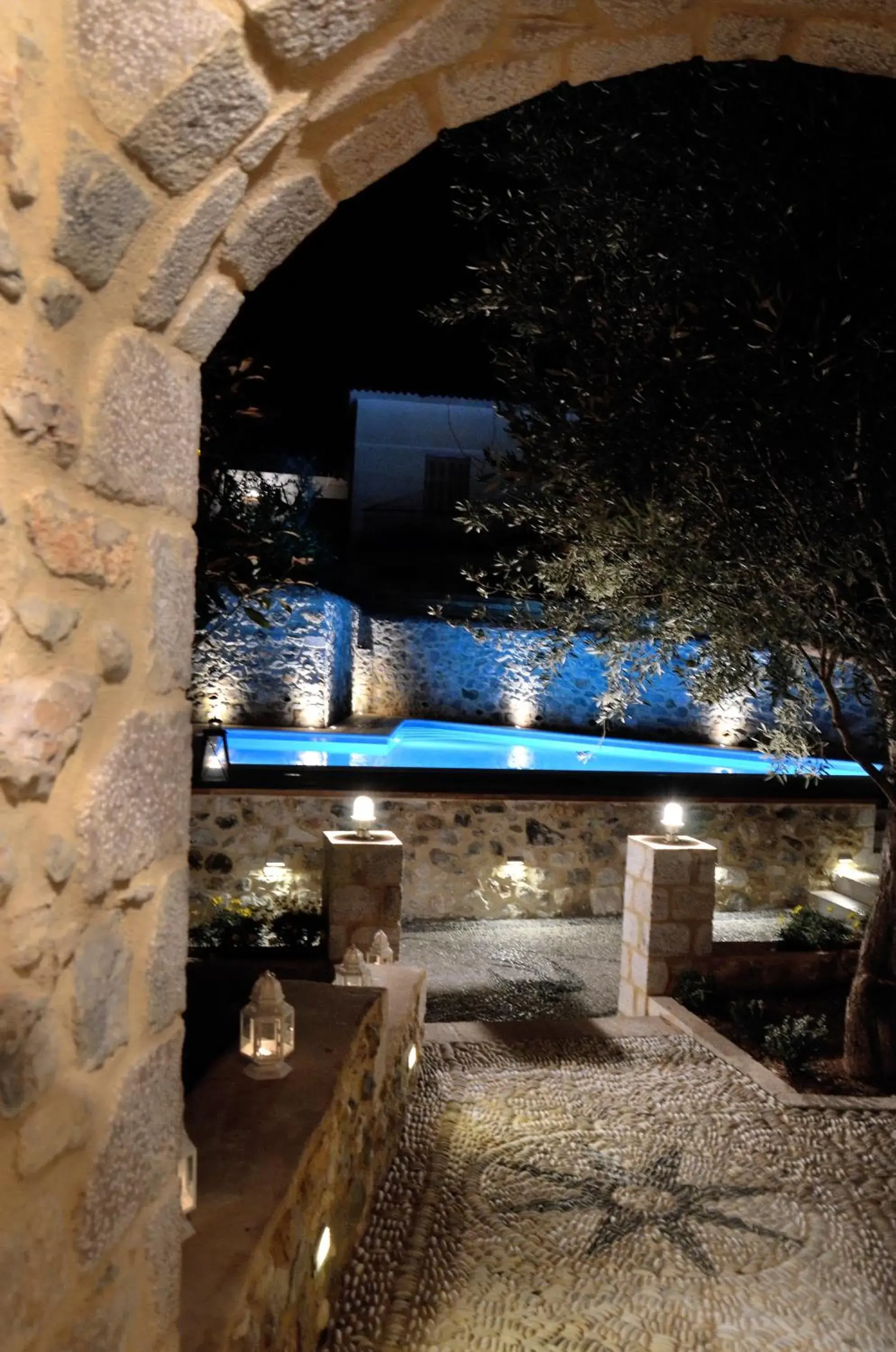 Facade/entrance in Archontiko Chioti Facade/entrance in Archontiko Chioti