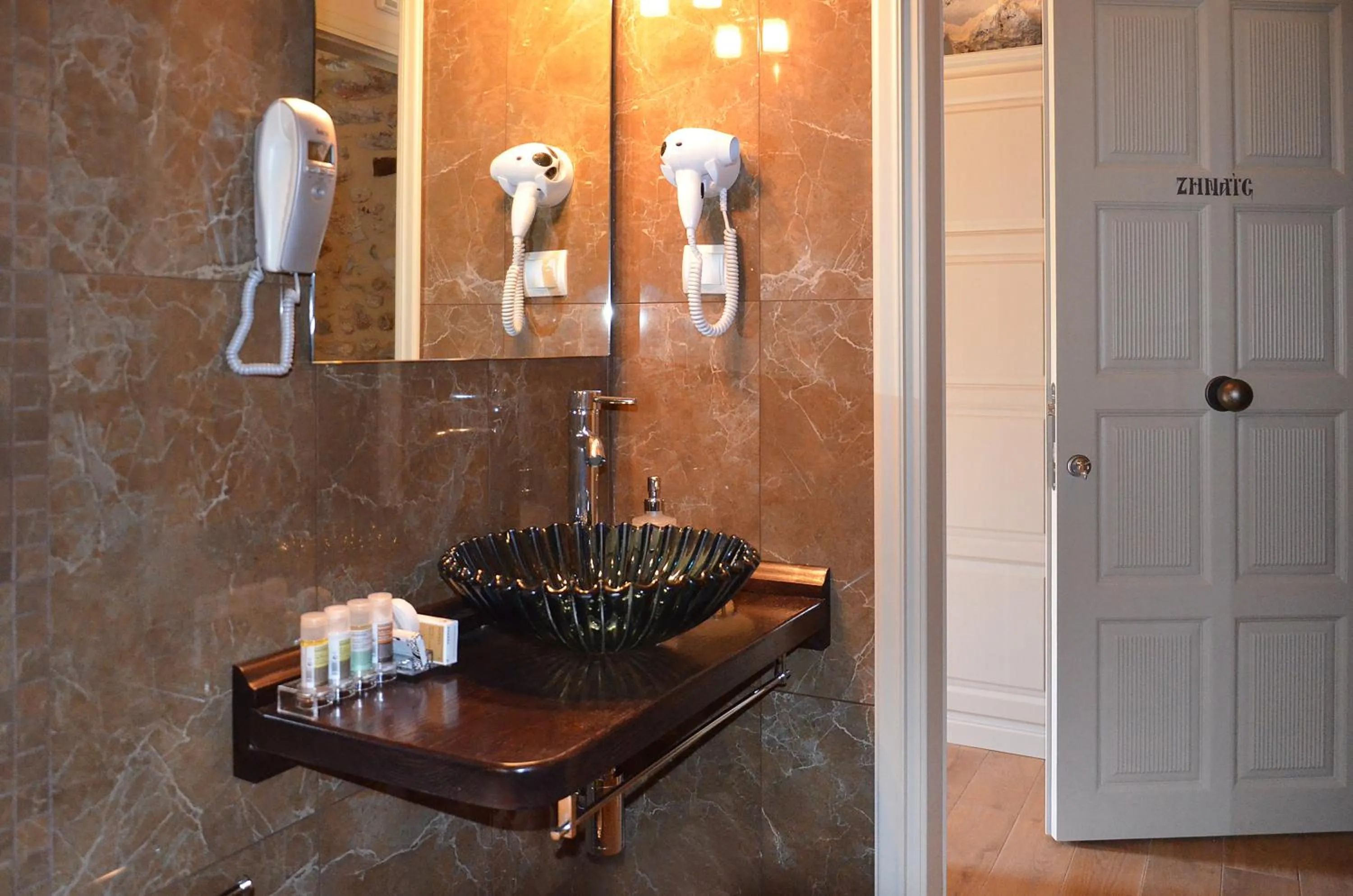 Shower in Archontiko Chioti