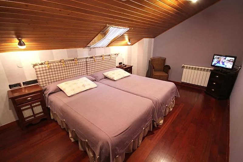 Photo of the whole room, Bed in Casa Suarna