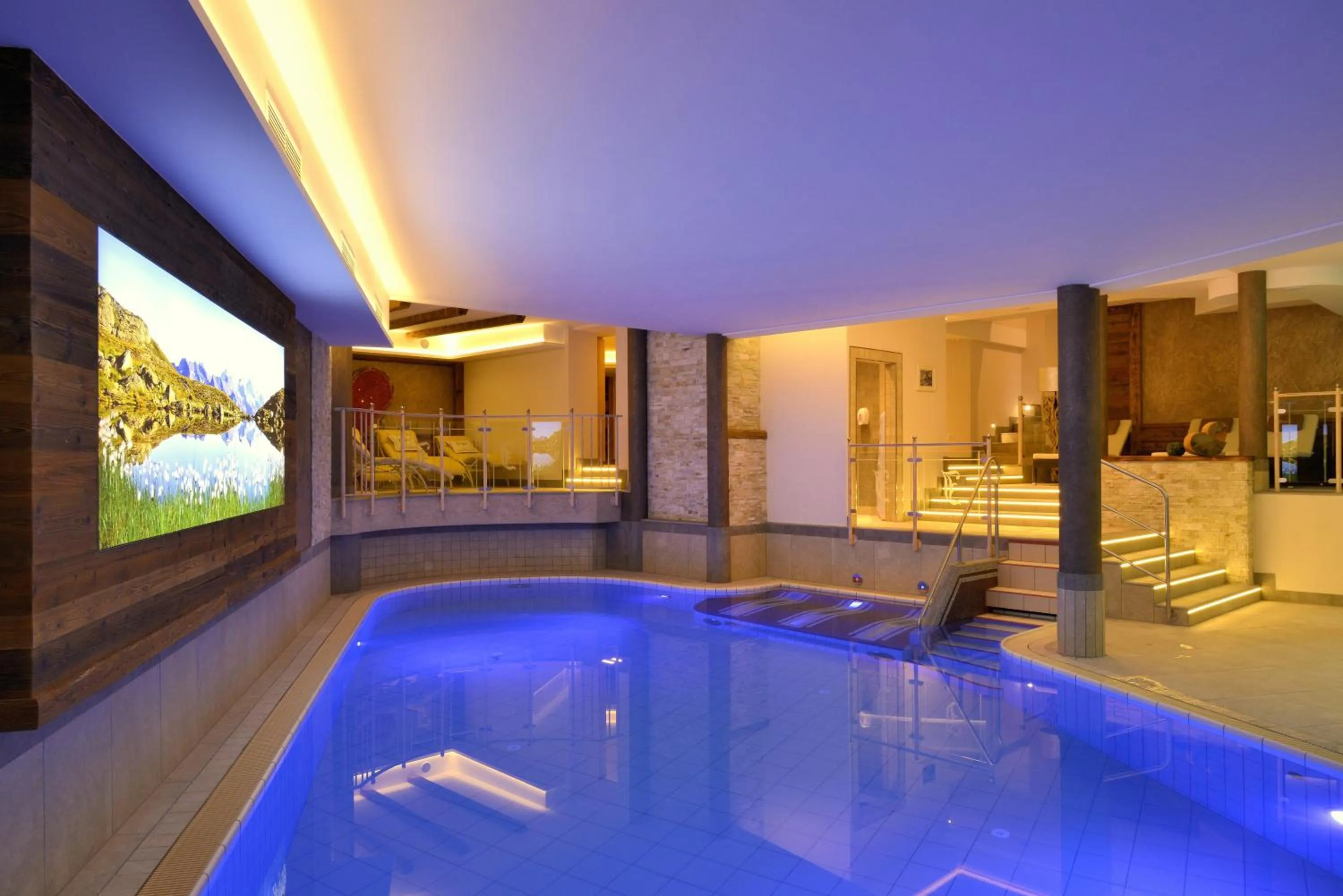 Swimming pool in Hotel Jäger