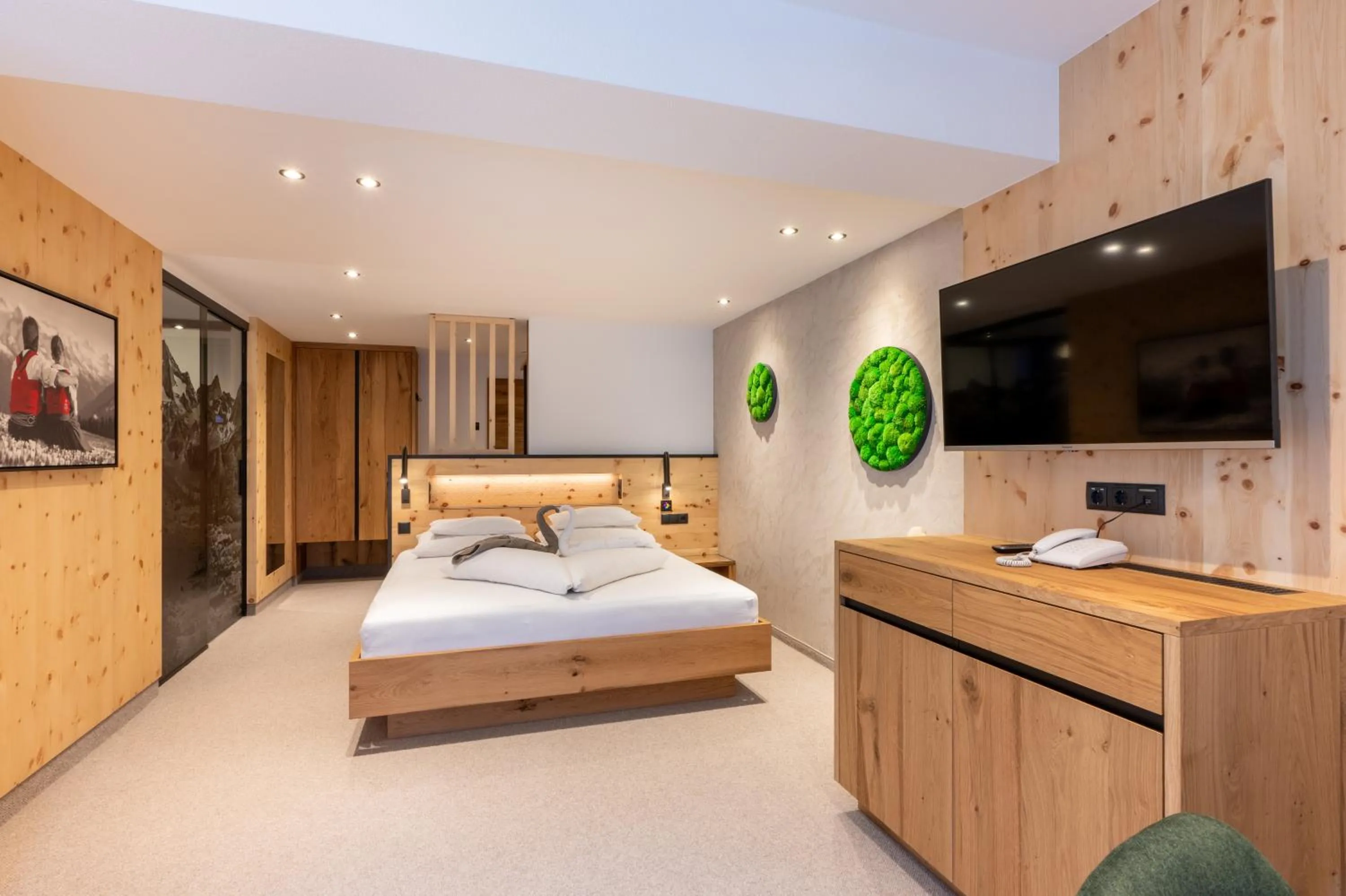 Photo of the whole room, Bed in Hotel Jäger