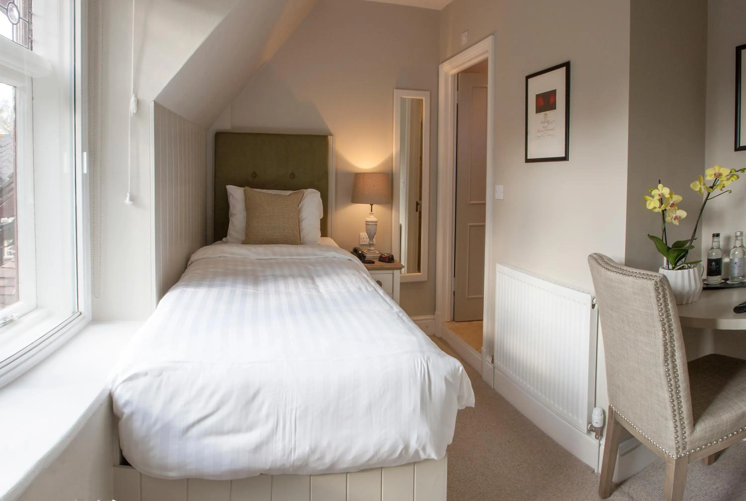 Bedroom, Bed in The Five Arrows Hotel