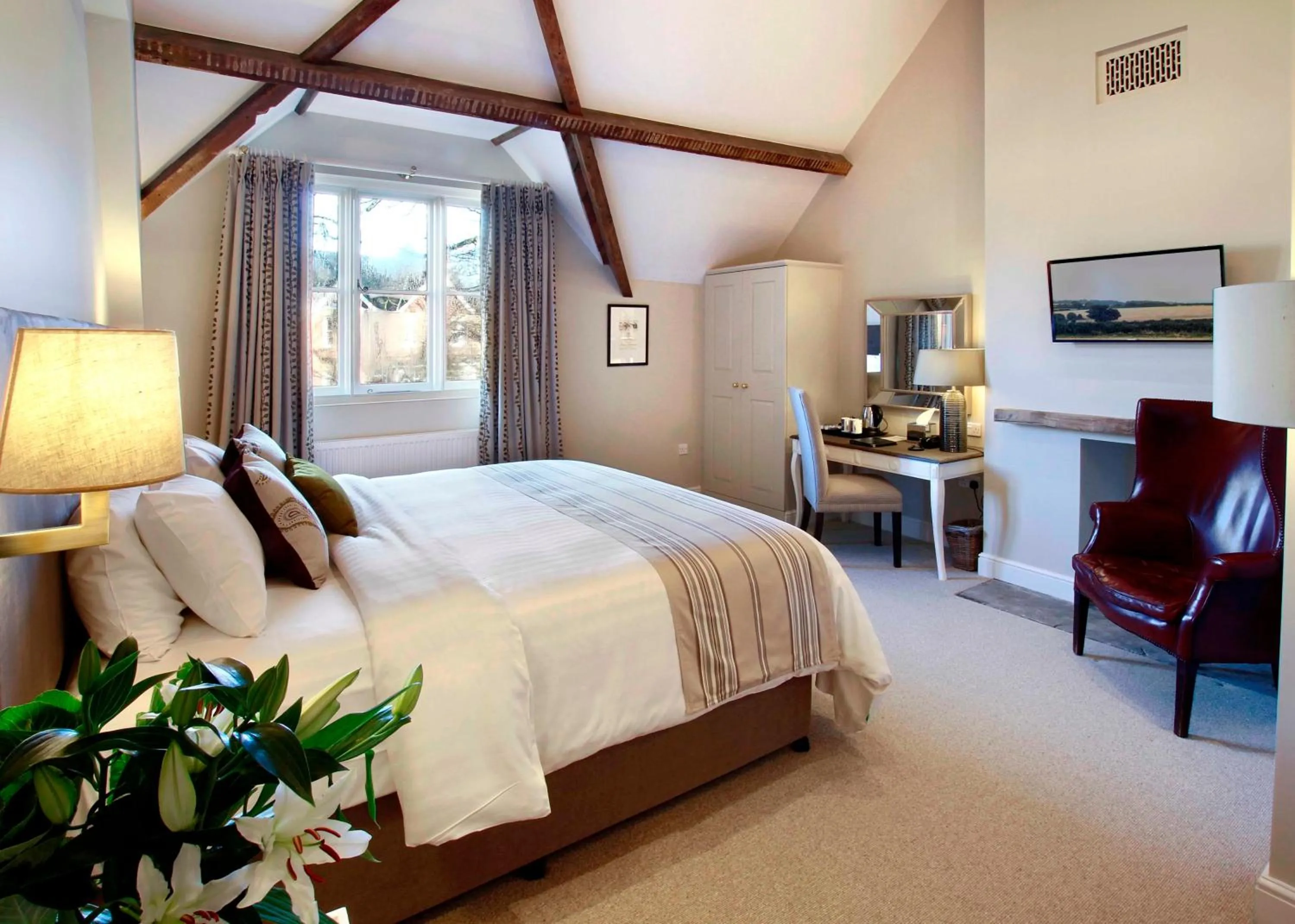 Bedroom, Bed in The Five Arrows Hotel