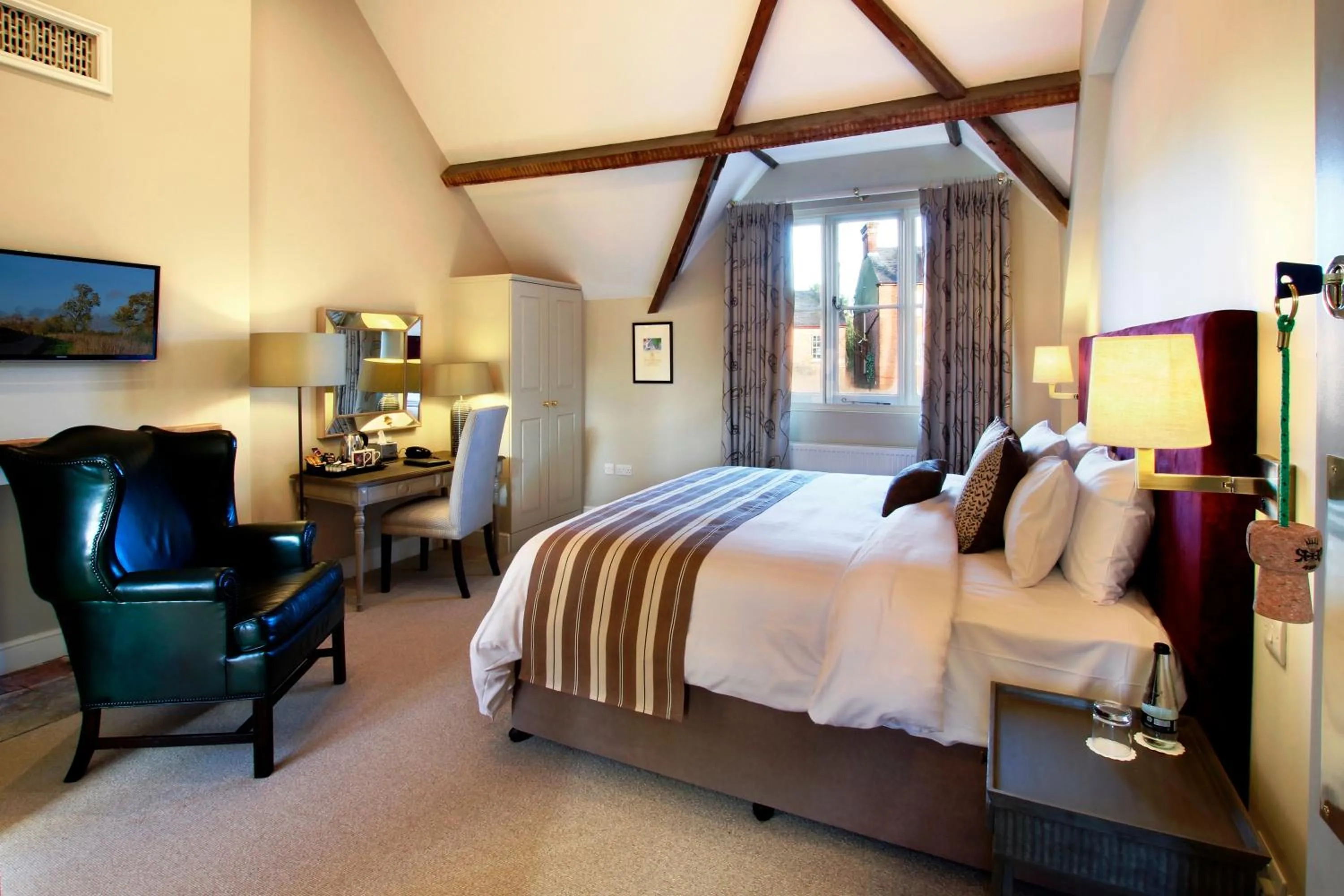 Bedroom, Bed in The Five Arrows Hotel