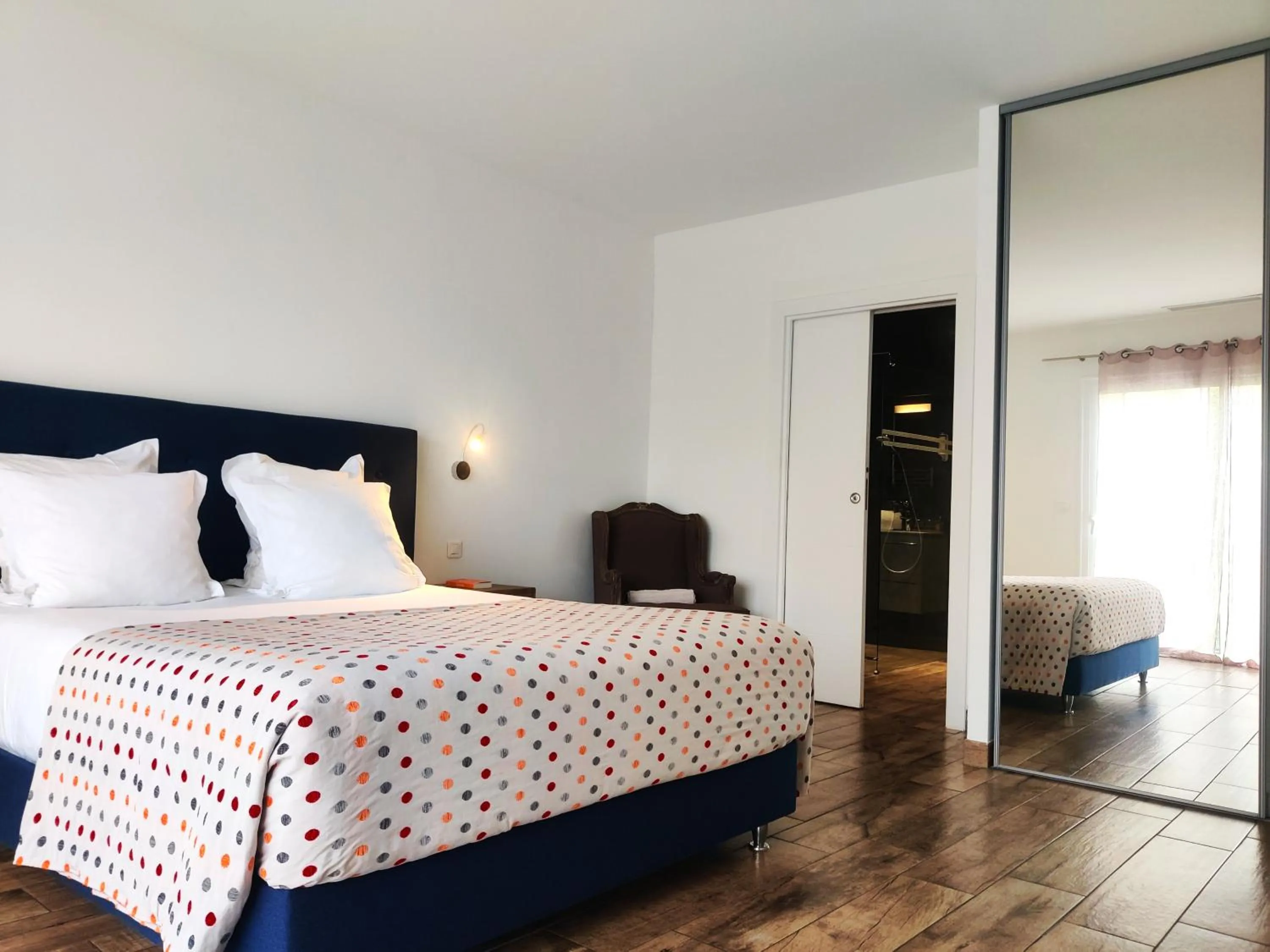 Photo of the whole room, Bed in Le Roc E Fiori Hotel - Teritoria