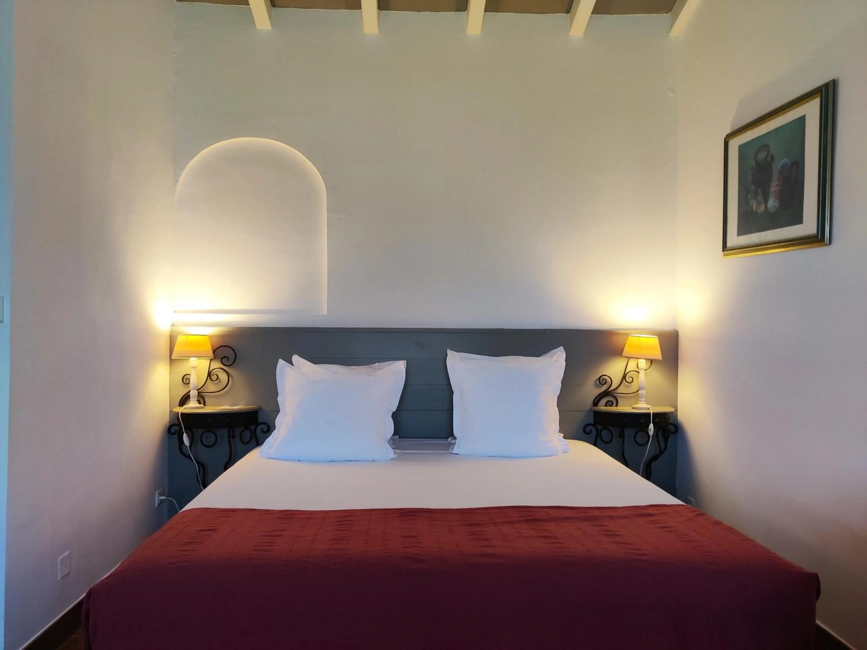Photo of the whole room, Bed in Le Roc E Fiori Hotel - Teritoria