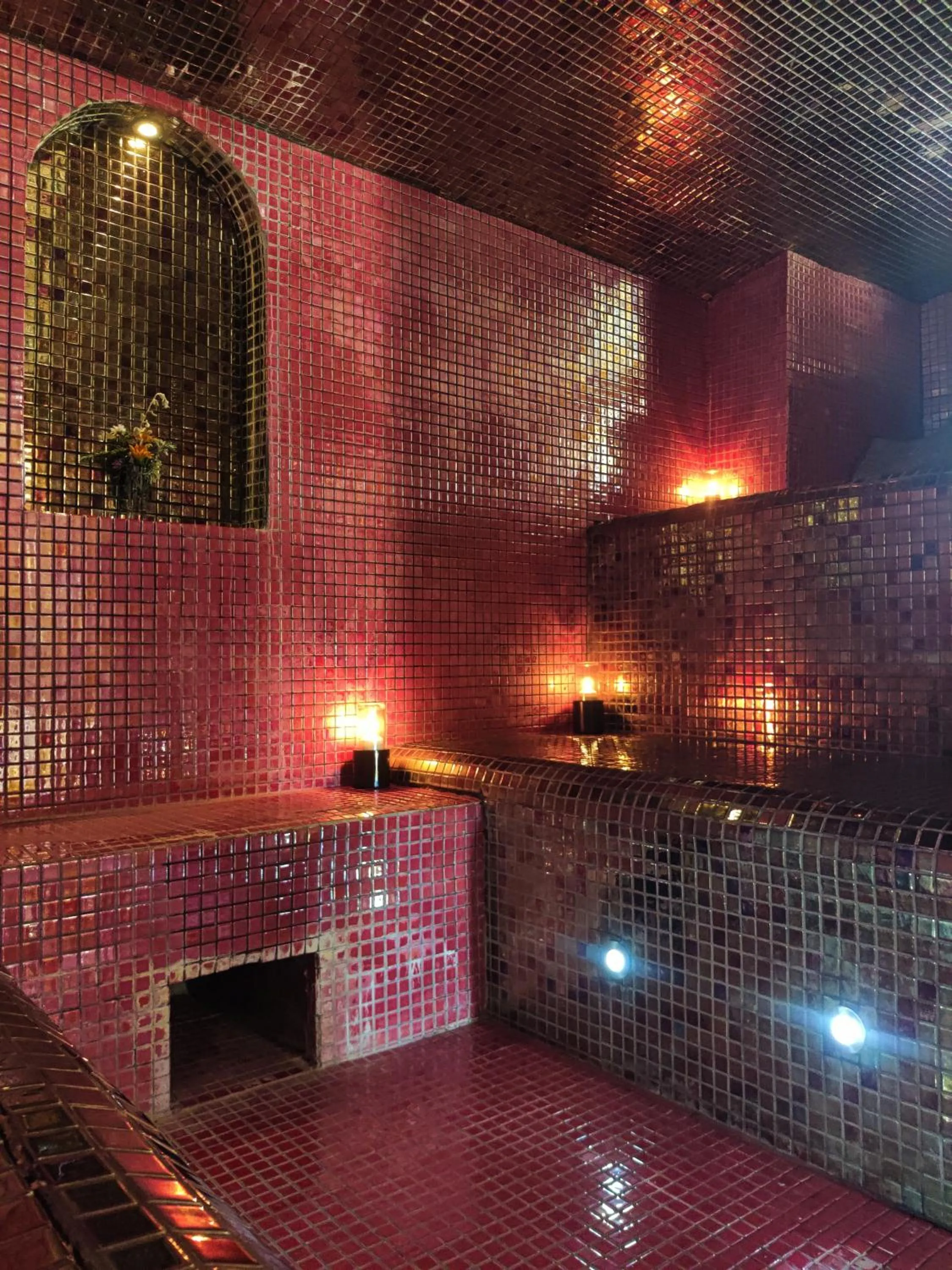 Steam room in Le Roc E Fiori Hotel - Teritoria