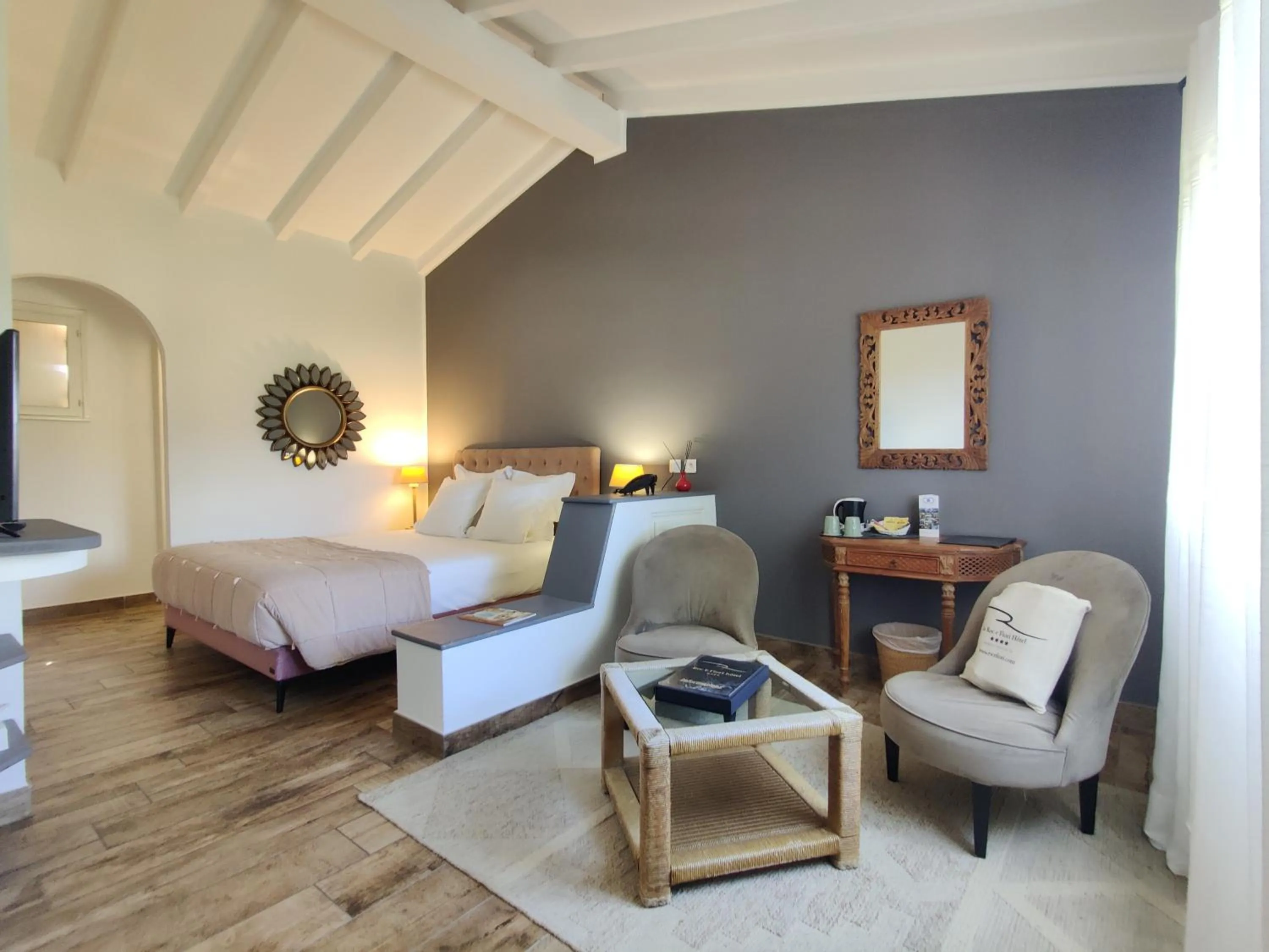 Bed in Le Roc E Fiori Hotel - Teritoria