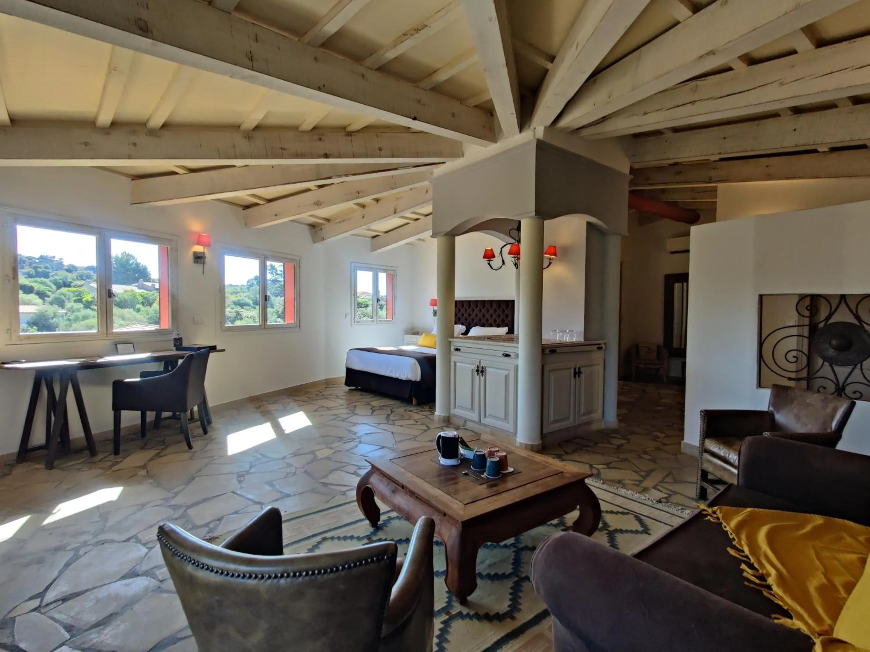 Living room in Le Roc E Fiori Hotel - Teritoria