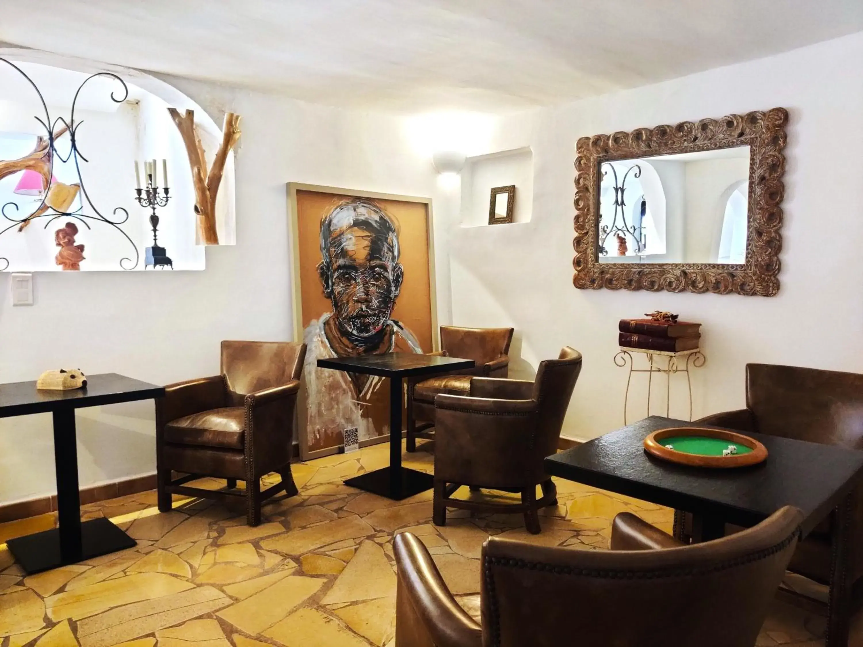 Lounge or bar in Le Roc E Fiori Hotel - Teritoria Lounge or bar in Le Roc E Fiori Hotel - Teritoria