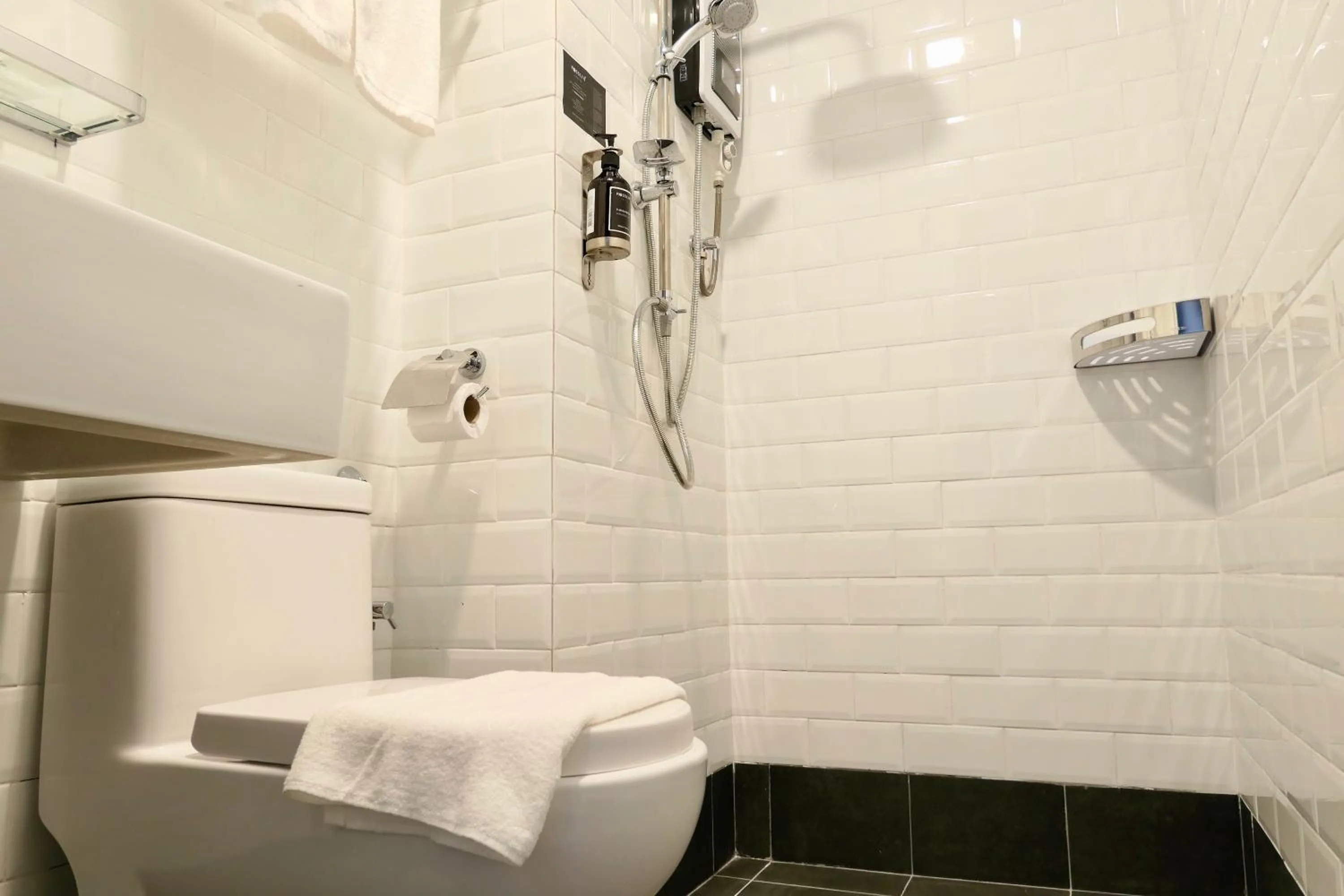 Bathroom in Le Embassy Hotel Georgetown