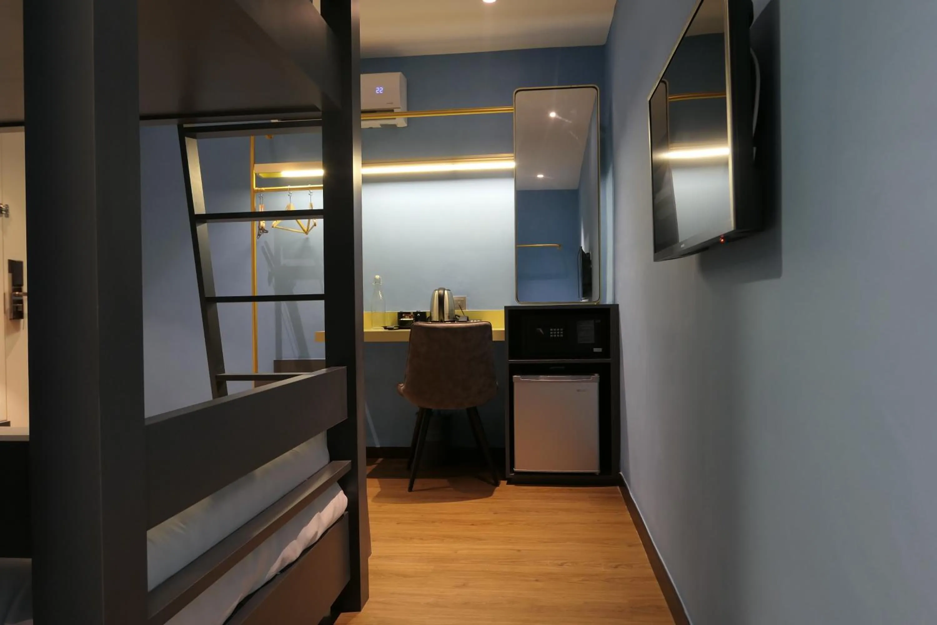 bunk bed in Le Embassy Hotel Georgetown