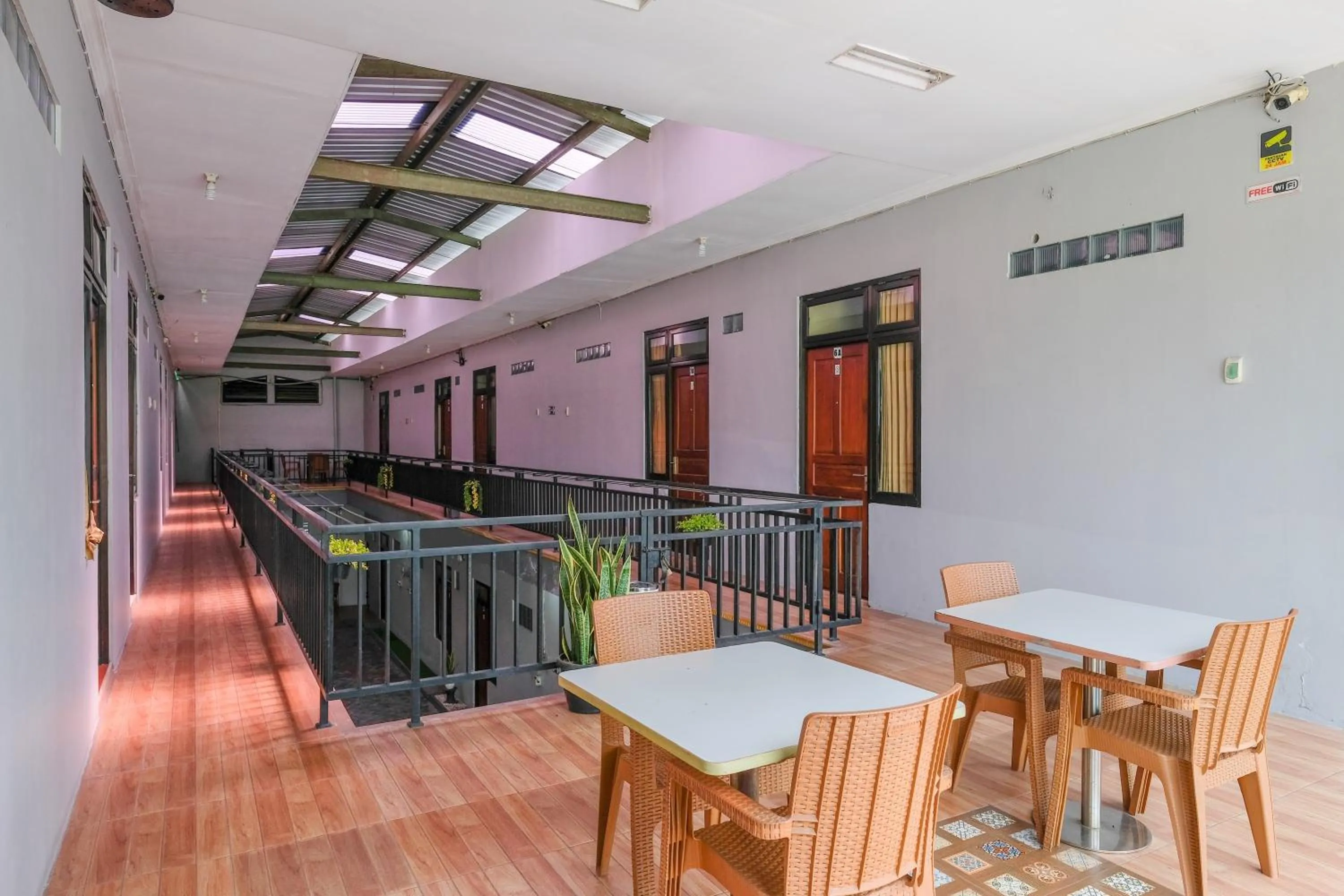 Seating area in RedDoorz at MM Guesthouse Yogyakarta