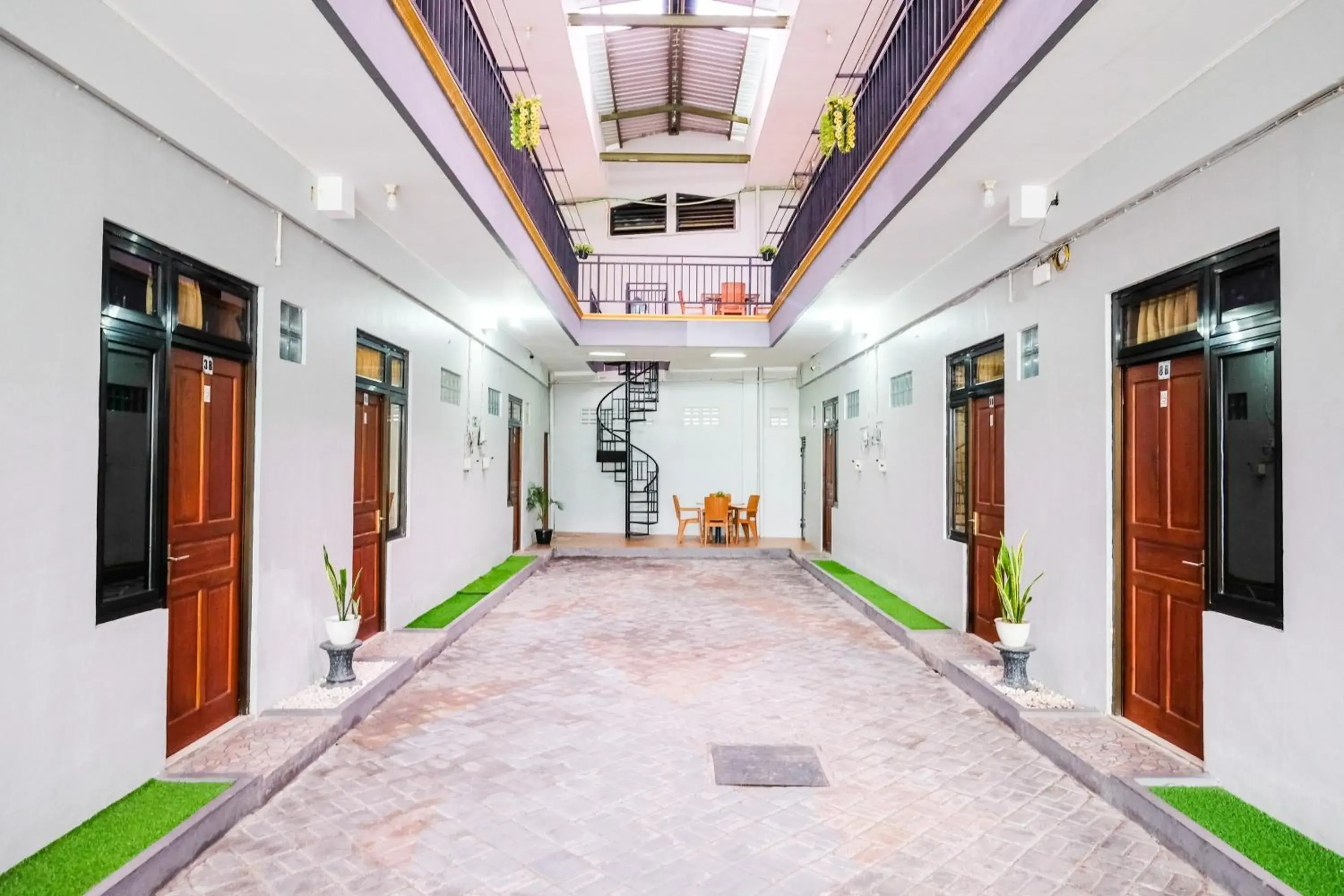 Property building in RedDoorz at MM Guesthouse Yogyakarta Property building in RedDoorz at MM Guesthouse Yogyakarta