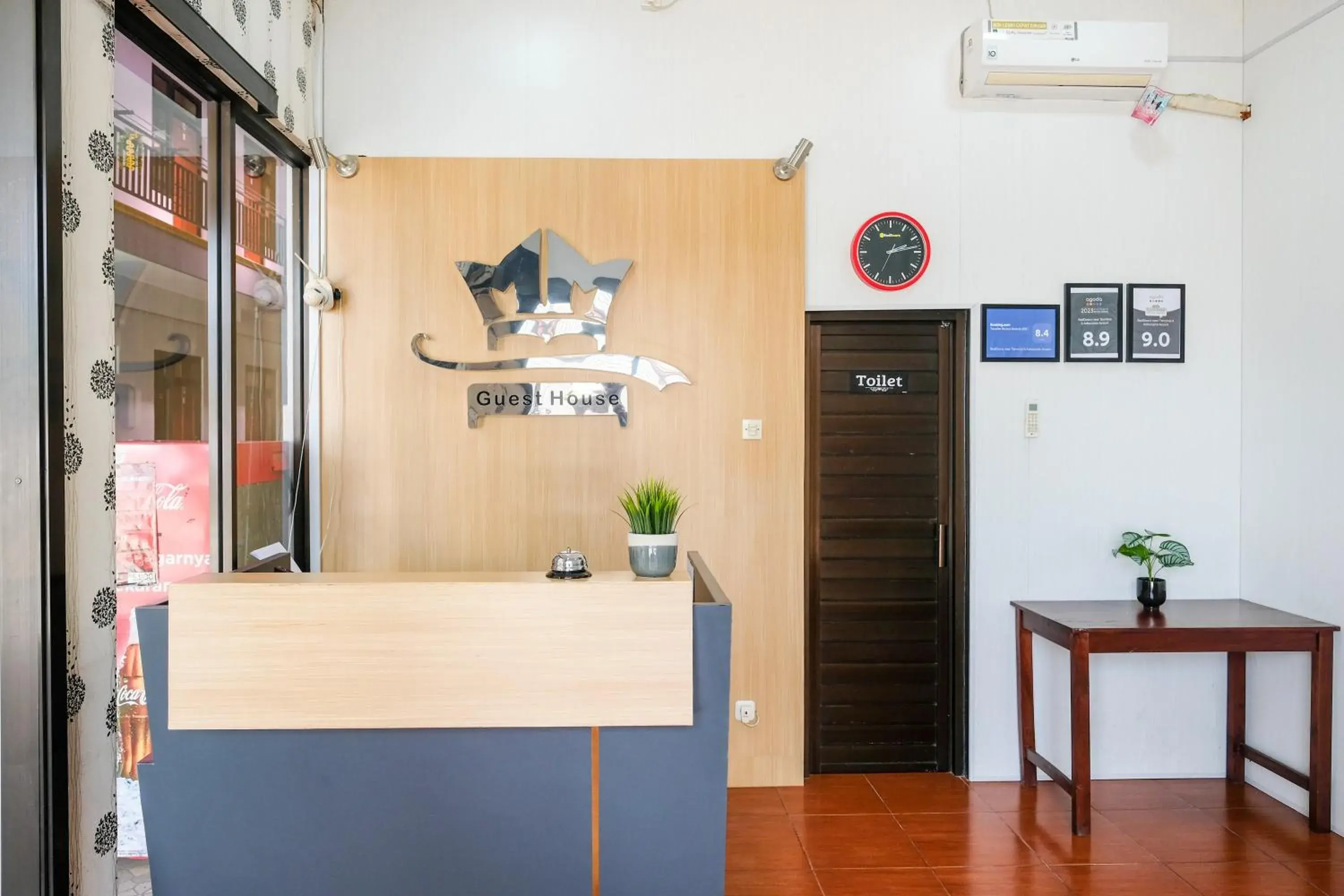 Lobby or reception in RedDoorz at MM Guesthouse Yogyakarta Lobby or reception in RedDoorz at MM Guesthouse Yogyakarta