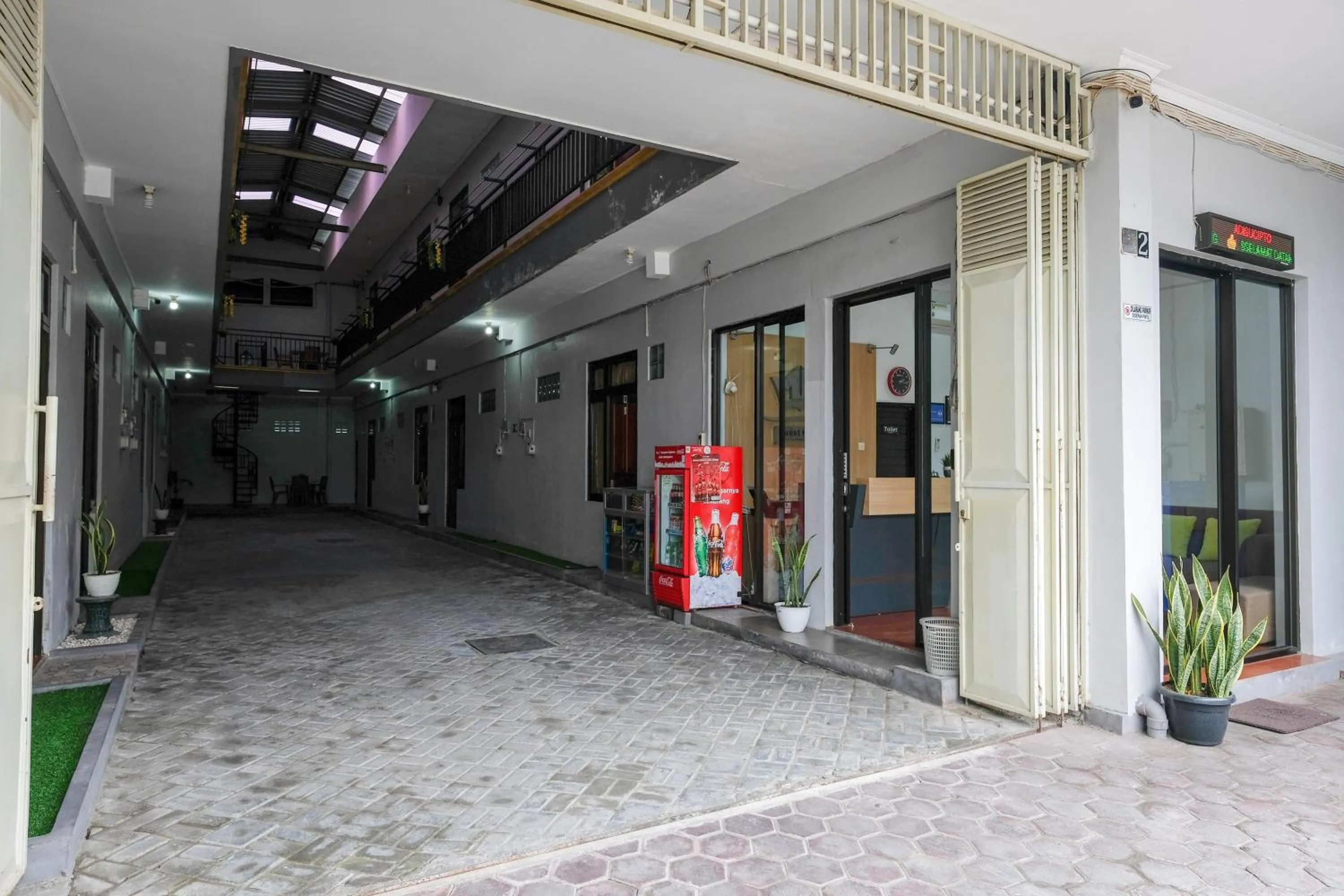 Property building in RedDoorz at MM Guesthouse Yogyakarta