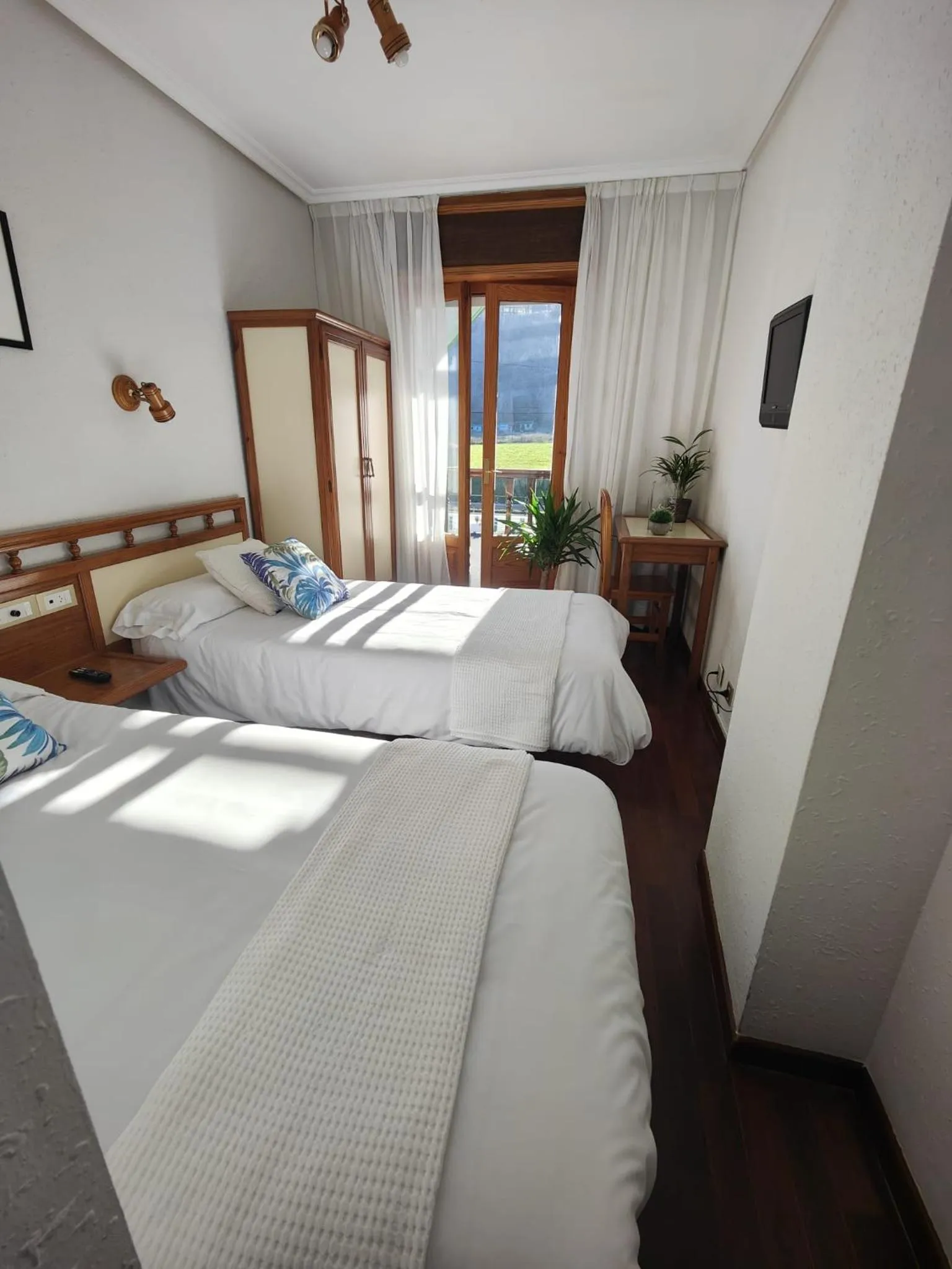 Photo of the whole room in Hotel Capitán