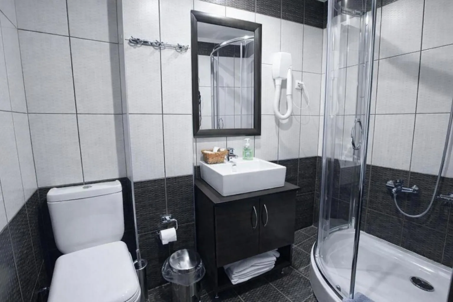 Shower in Delfini Hotel