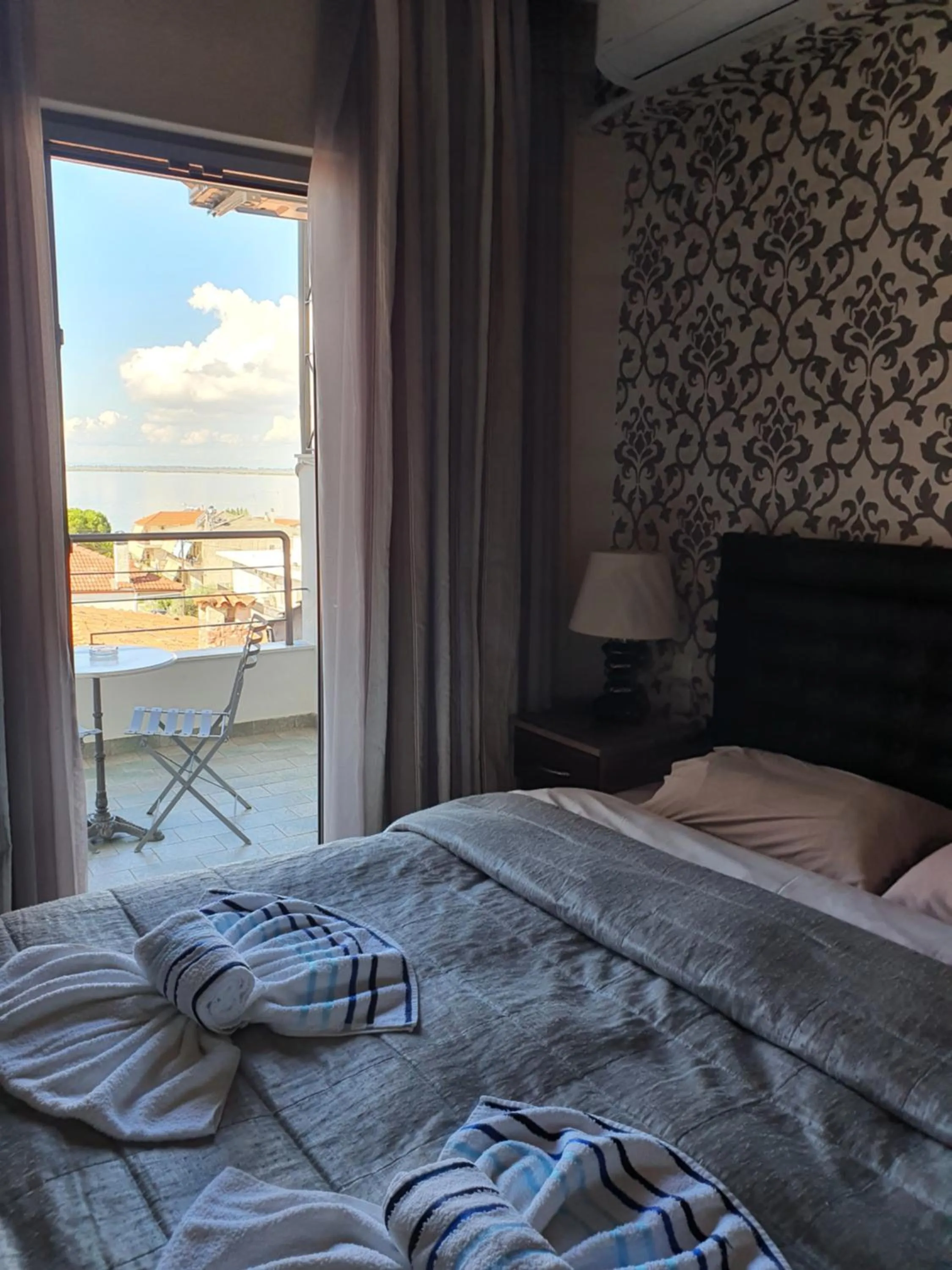 Bed in Delfini Hotel