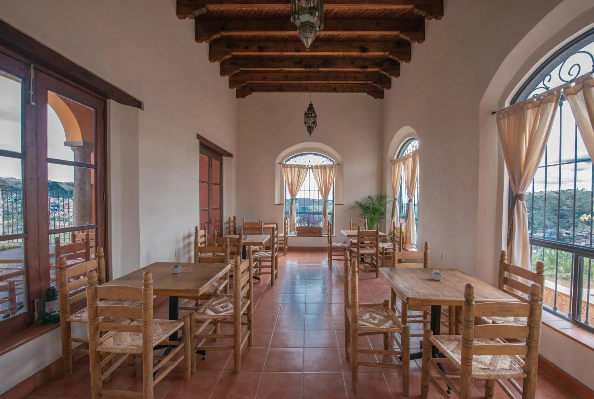 Restaurant/places to eat in Hotel Camino Antiguo