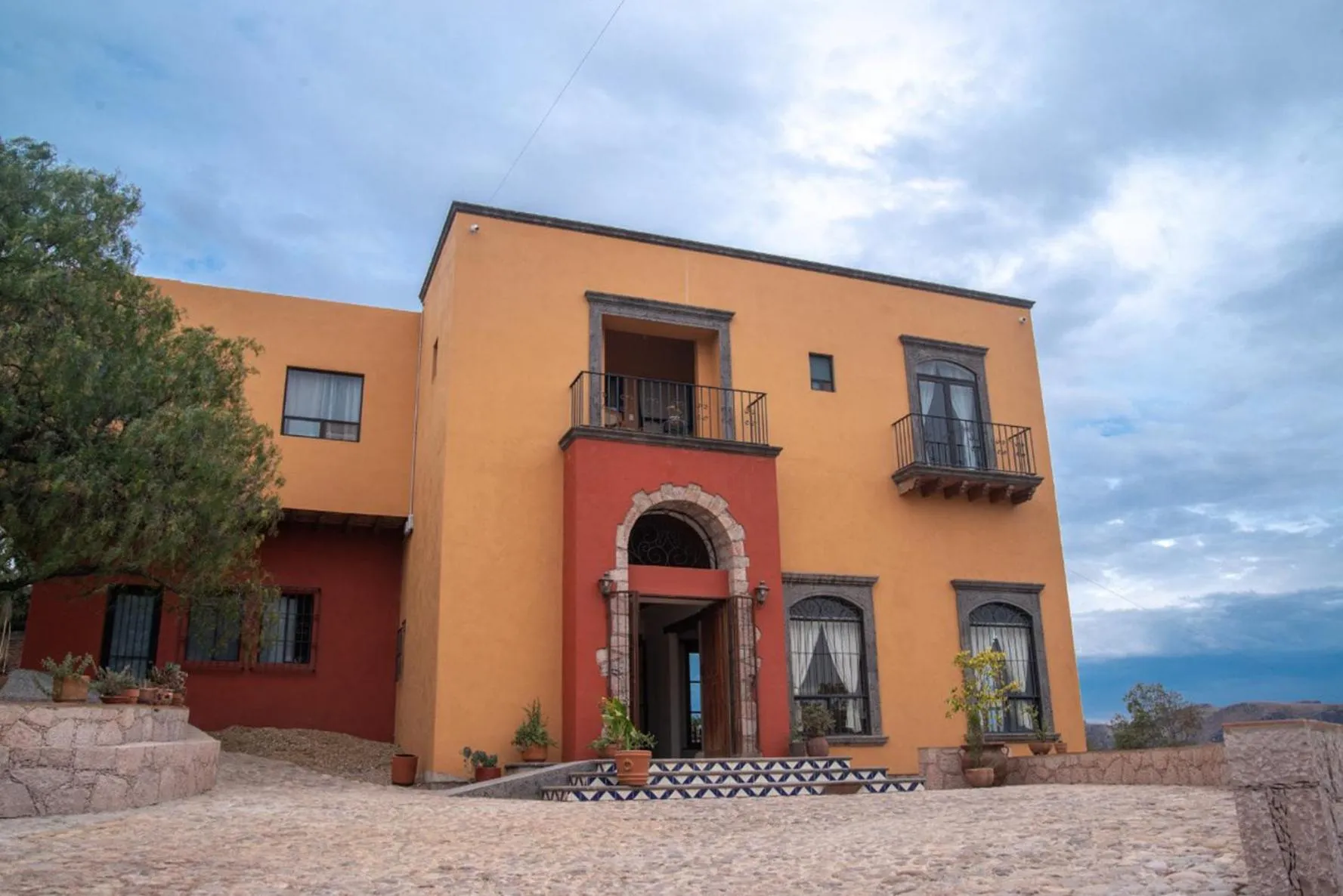 Property building in Hotel Camino Antiguo