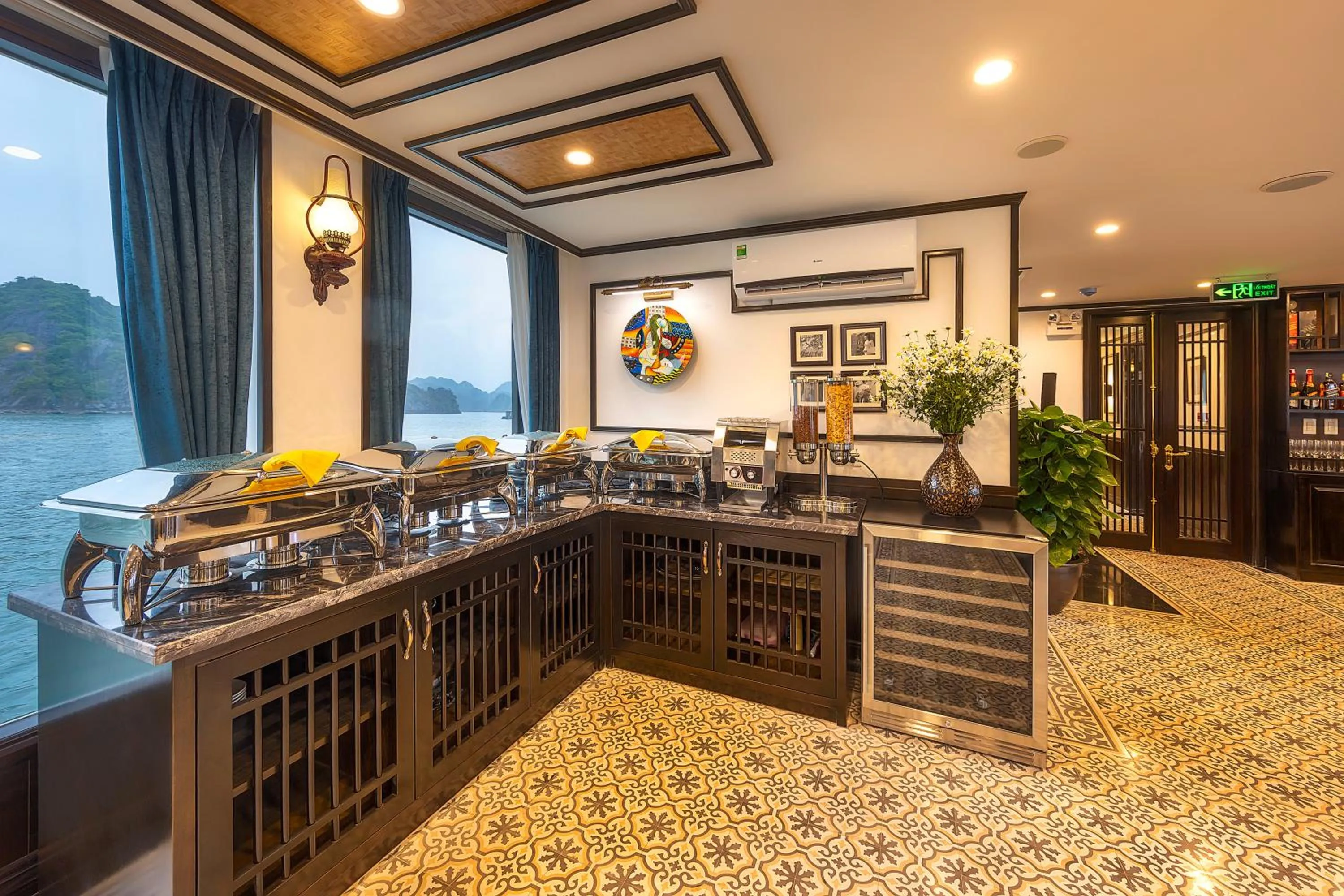 Restaurant/places to eat in Sena Cruises - Wonder On Lan Ha Bay