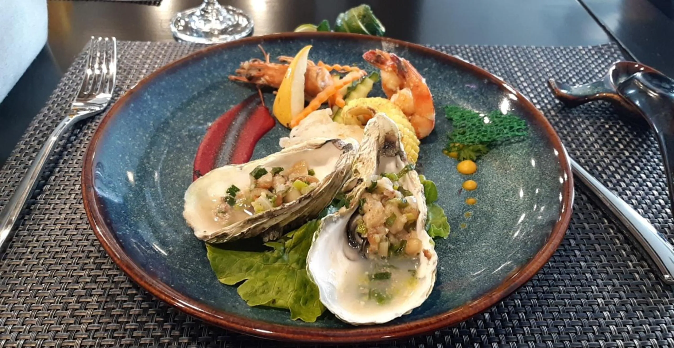 Food and drinks in Sena Cruises - Wonder On Lan Ha Bay