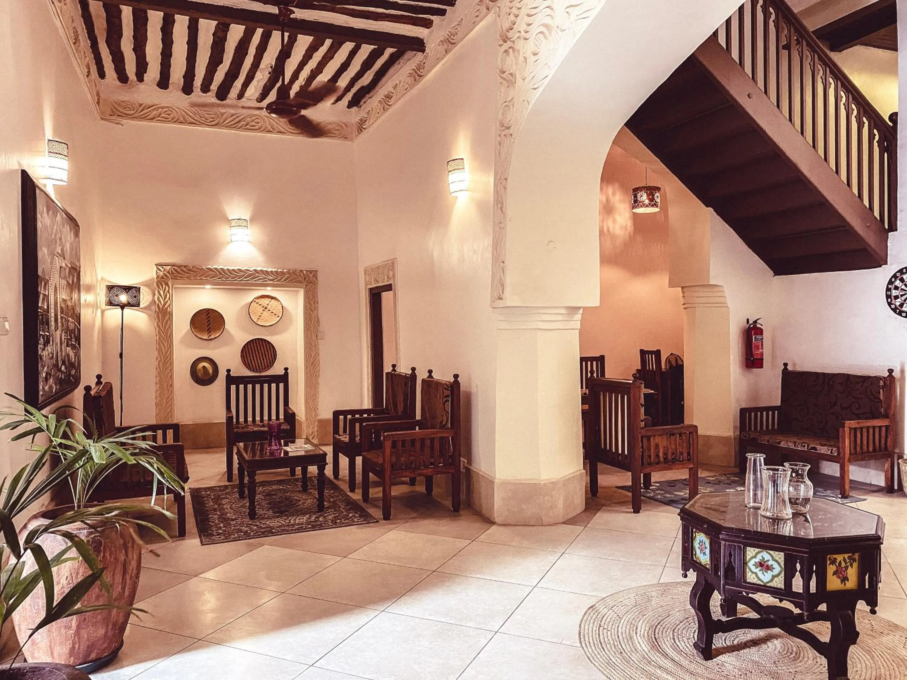 Communal lounge/ TV room in Smiles Stone Town Hotel