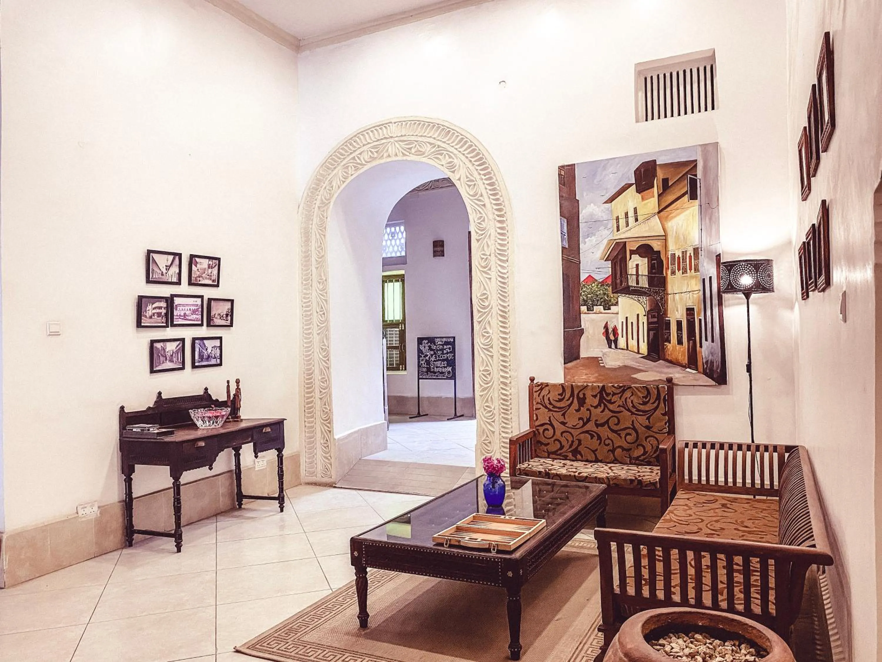 Communal lounge/ TV room in Smiles Stone Town Hotel