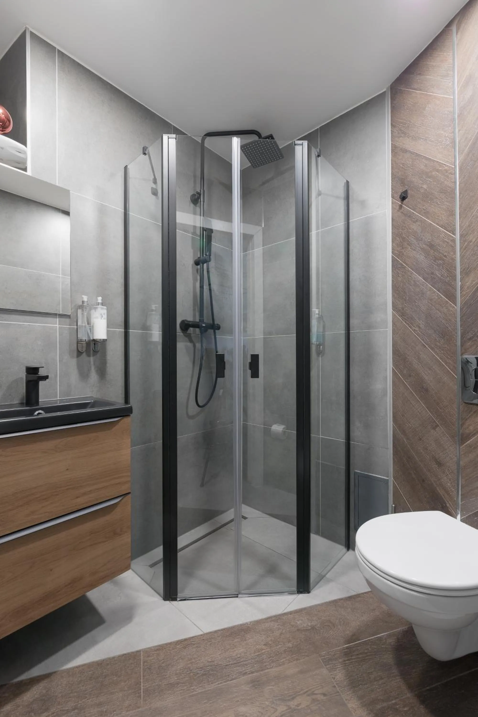 Shower in Platinum Suites