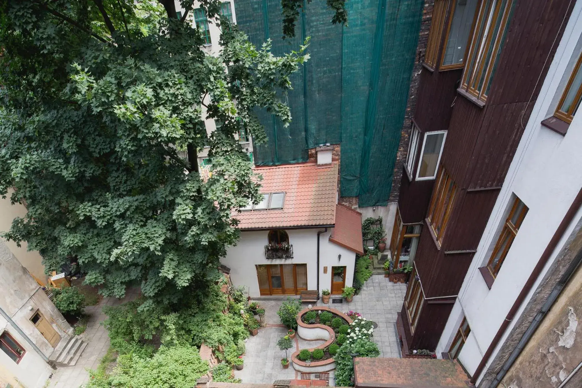 Property building in Platinum Suites Property building in Platinum Suites