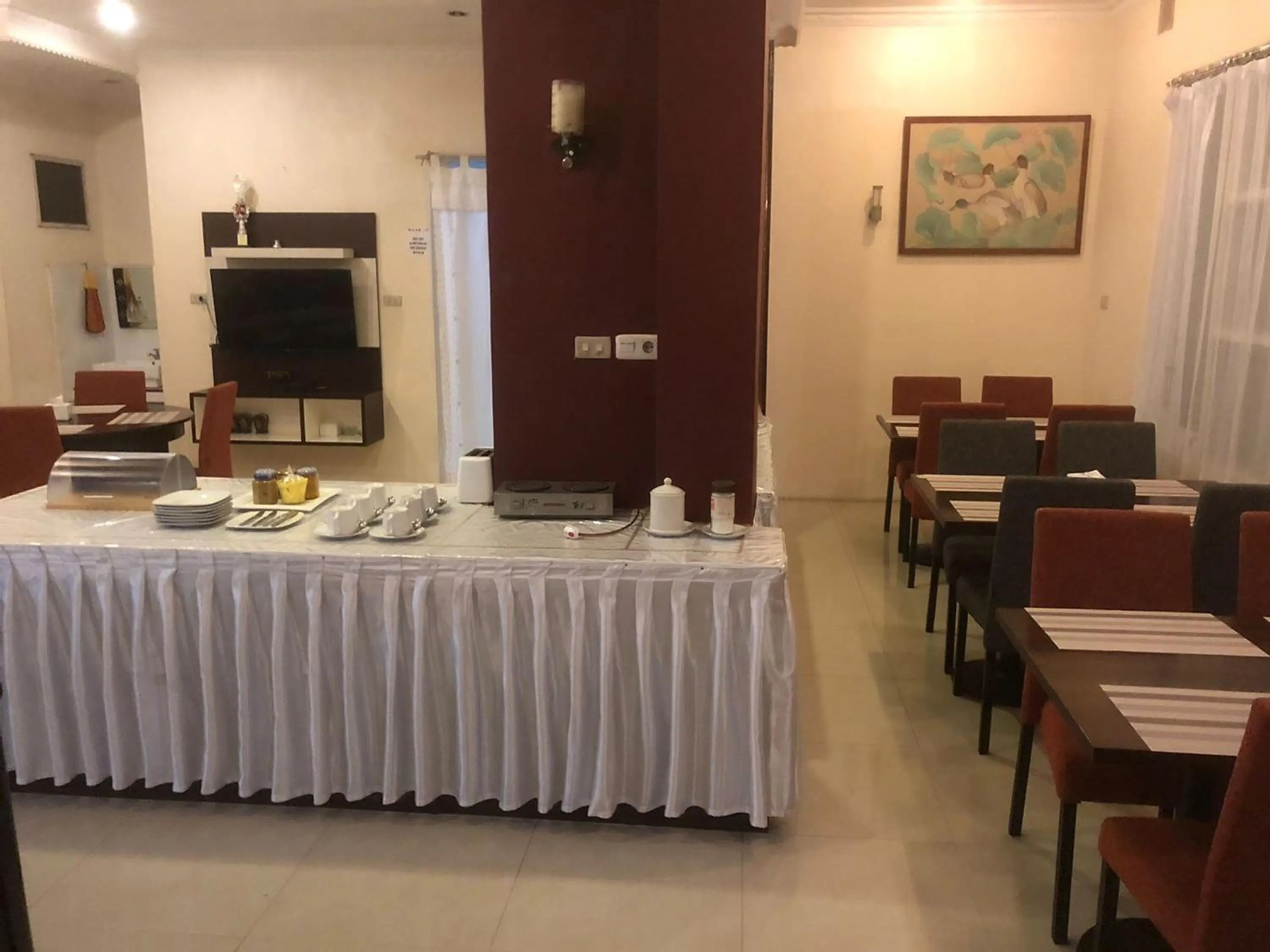 Restaurant/places to eat in Hotel Monika