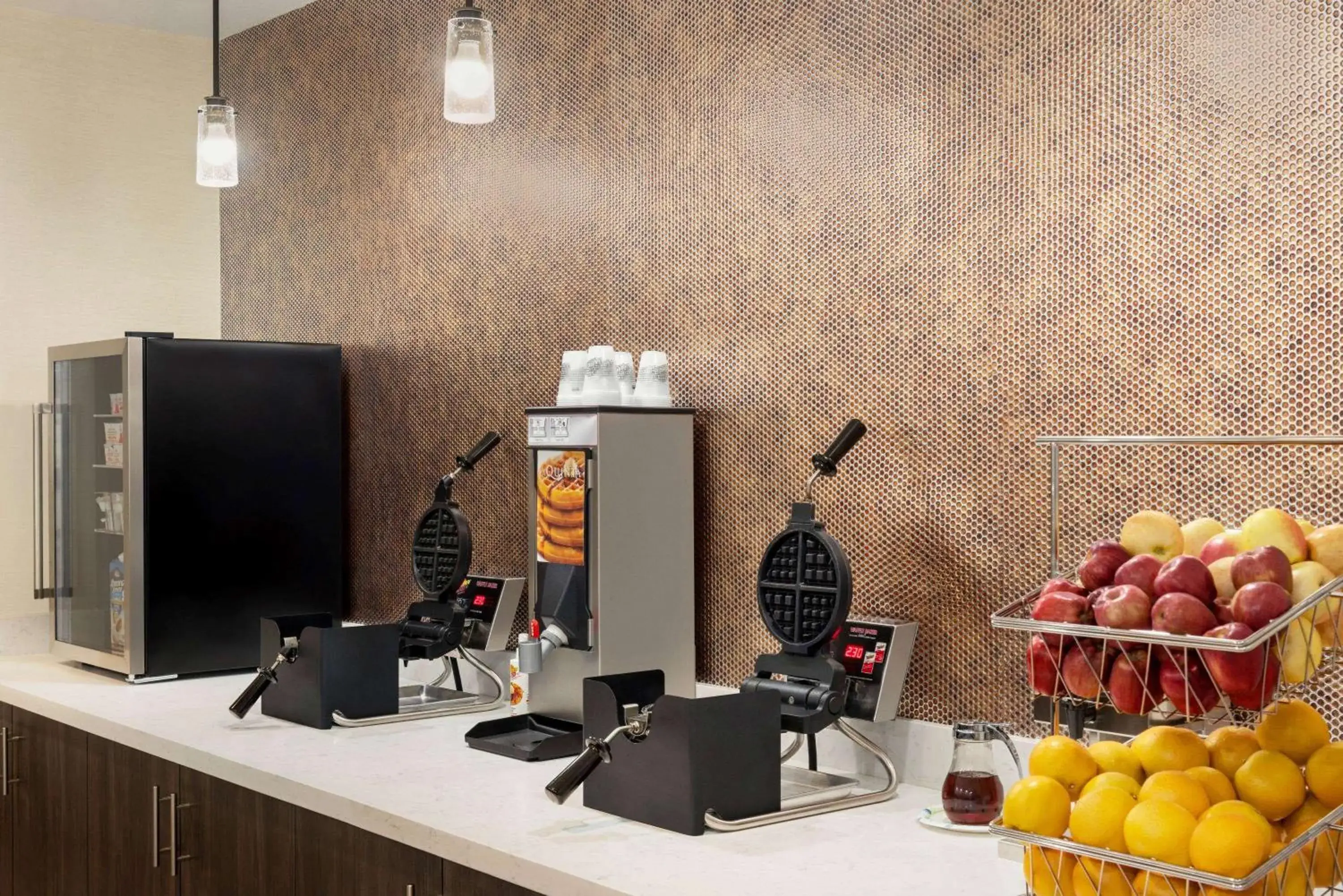 Restaurant/places to eat in La Quinta by Wyndham Clovis CA Restaurant/places to eat in La Quinta by Wyndham Clovis CA