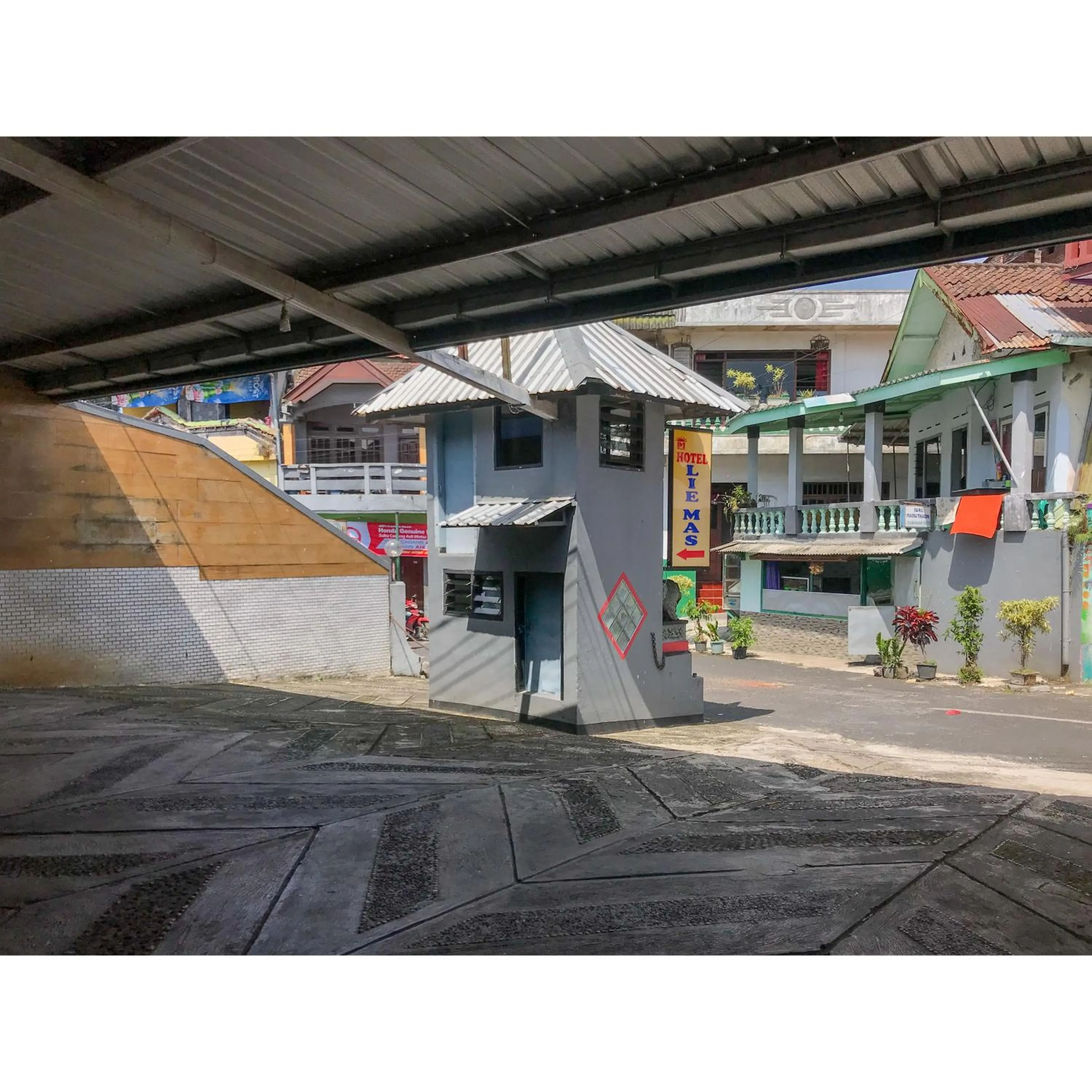 Property building in Hotel Lie Mas Prigen Pasuruan Mitra RedDoorz