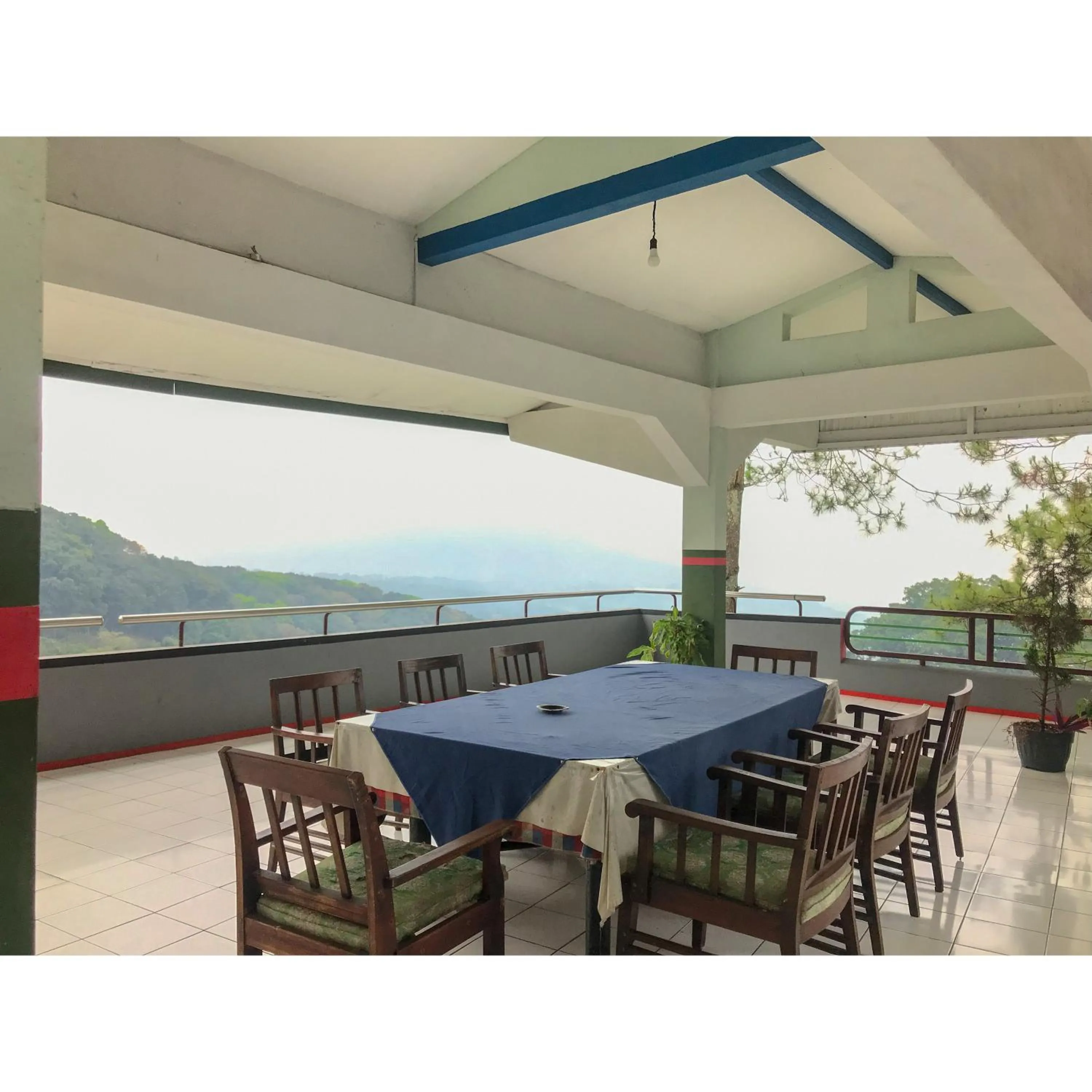 Seating area in Hotel Lie Mas Prigen Pasuruan Mitra RedDoorz
