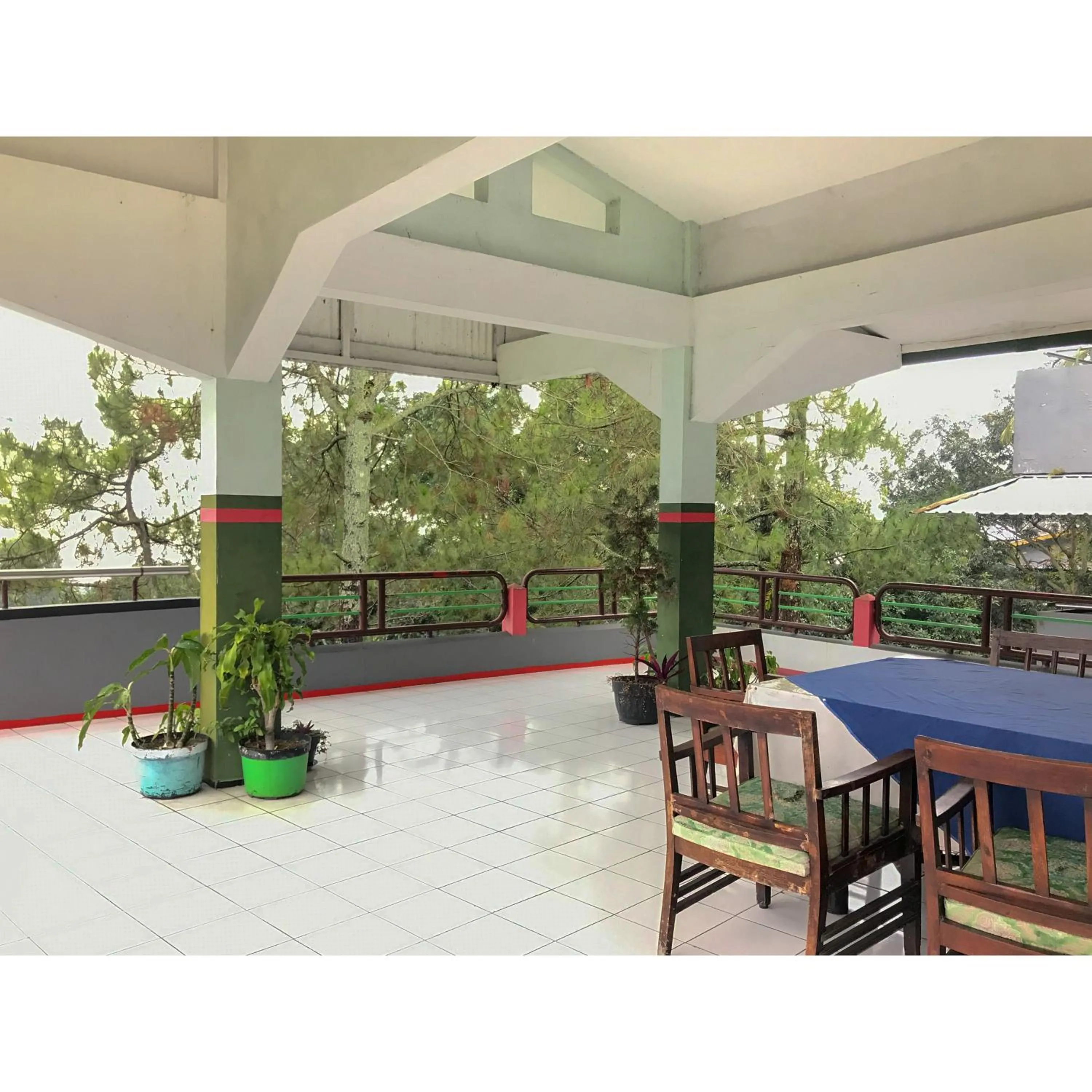 Seating area in Hotel Lie Mas Prigen Pasuruan Mitra RedDoorz