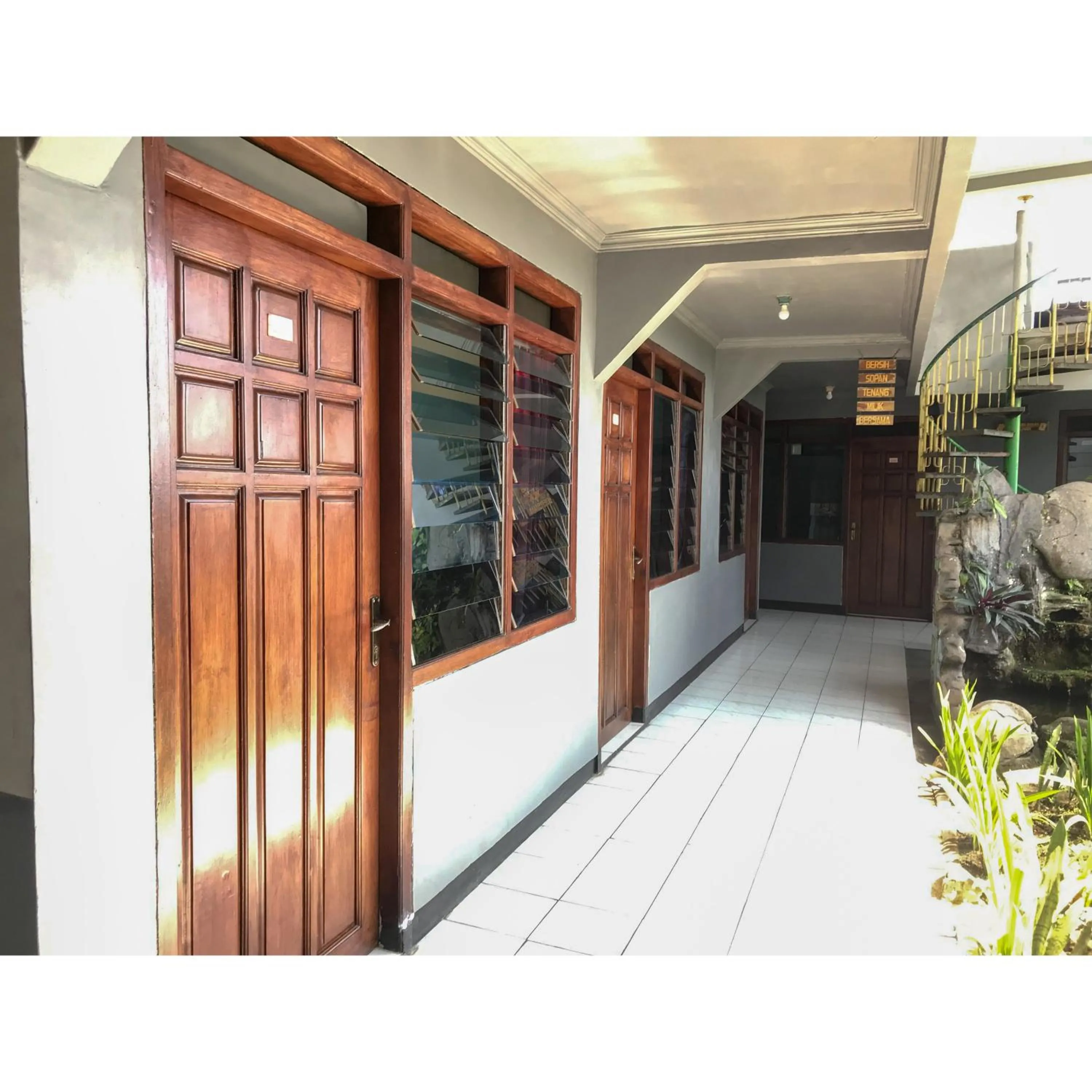 Property building in Hotel Lie Mas Prigen Pasuruan Mitra RedDoorz