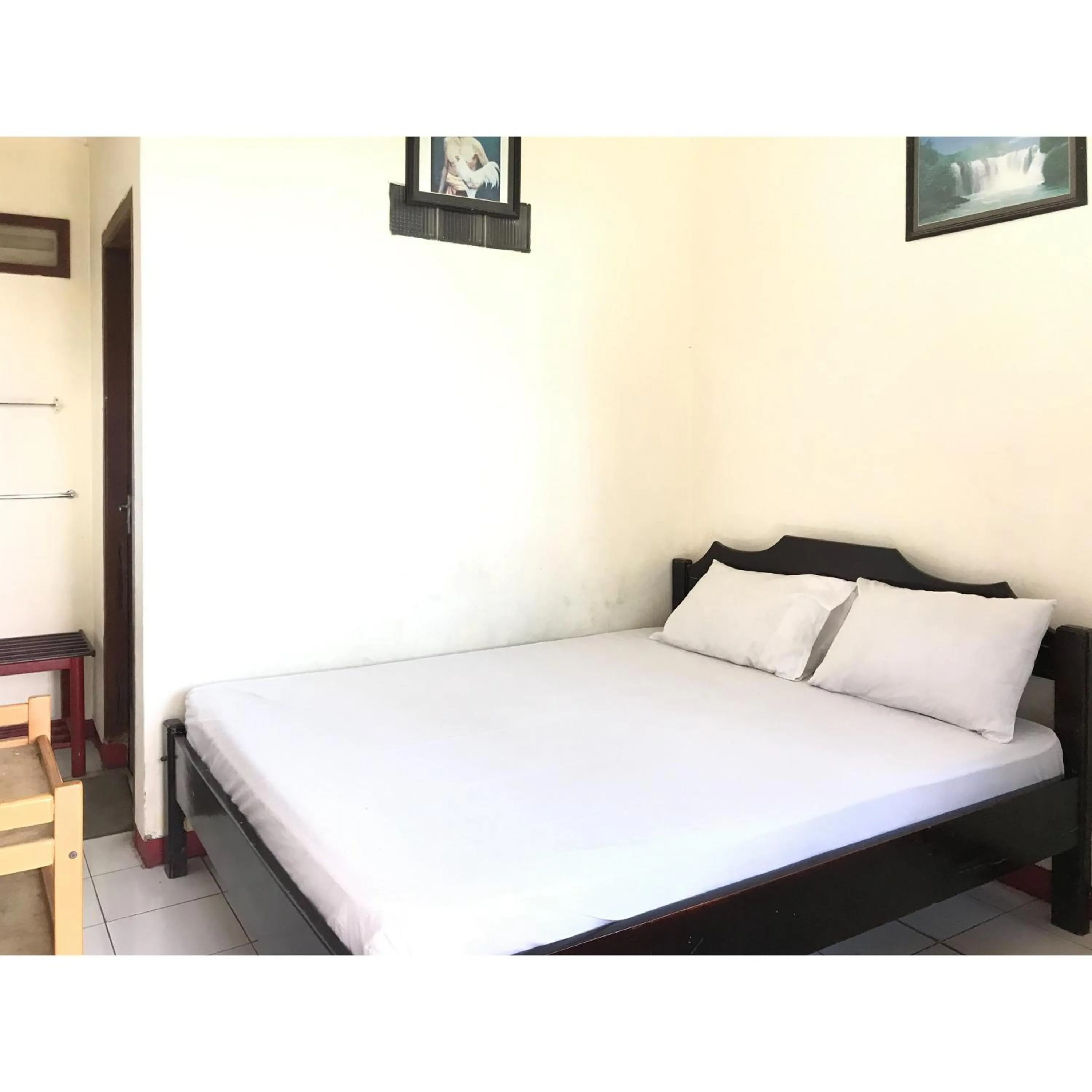 Bedroom, Bed in Hotel Lie Mas Prigen Pasuruan Mitra RedDoorz