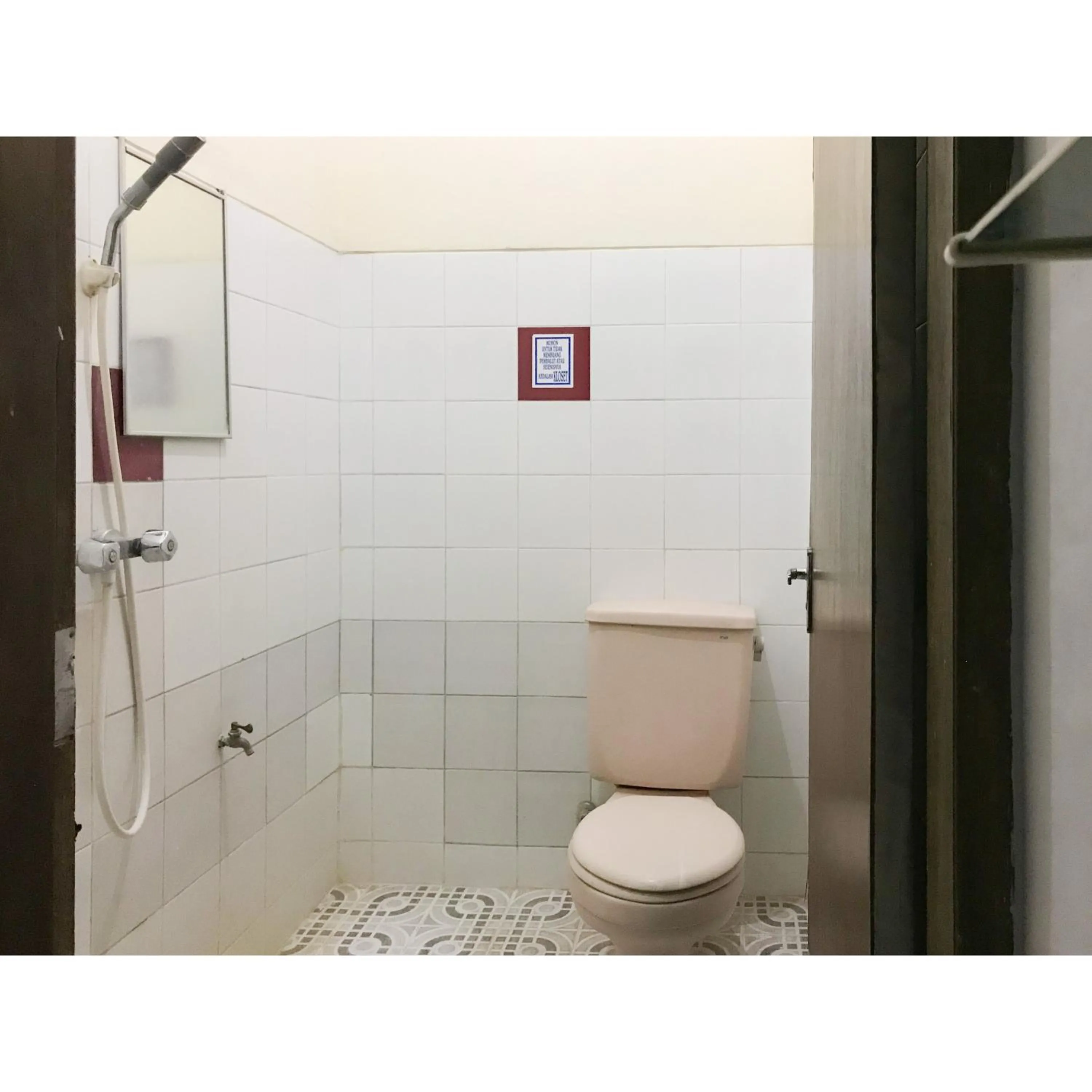 Bathroom in Hotel Lie Mas Prigen Pasuruan Mitra RedDoorz
