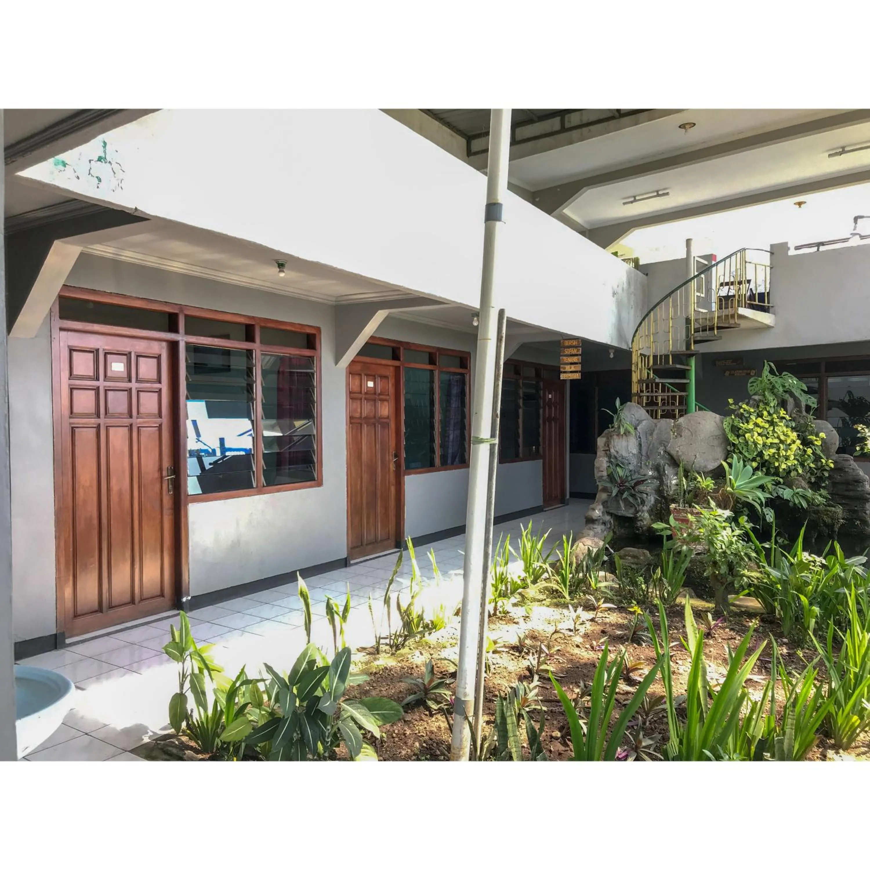 Property building in Hotel Lie Mas Prigen Pasuruan Mitra RedDoorz