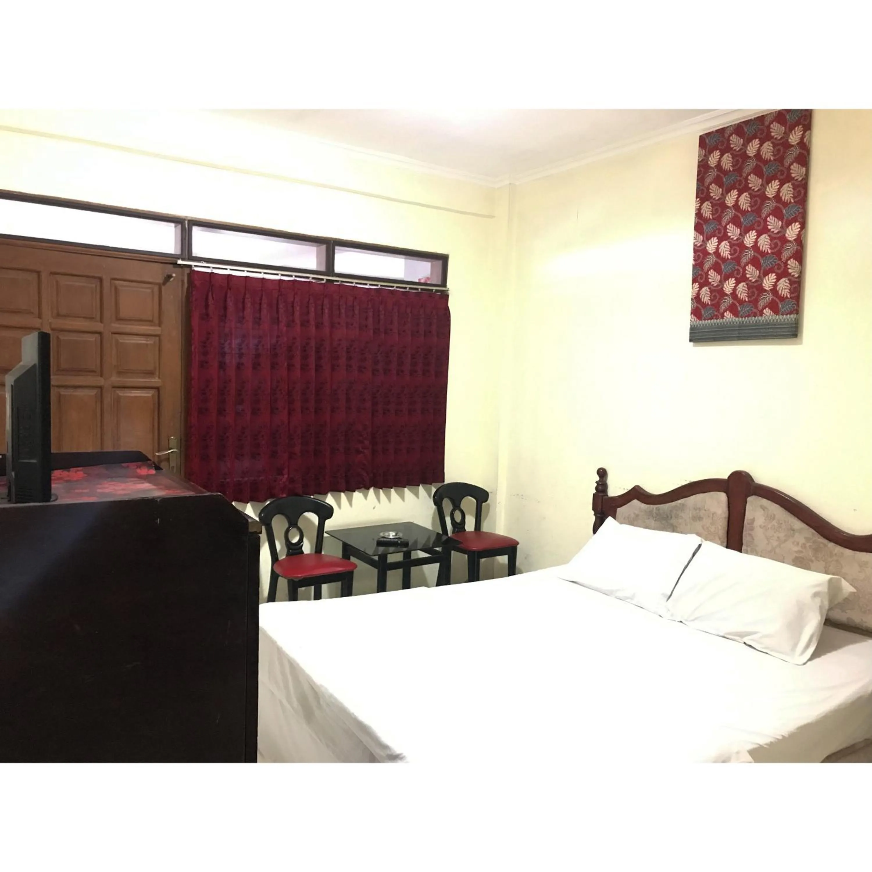 Bedroom, Bed in Hotel Lie Mas Prigen Pasuruan Mitra RedDoorz