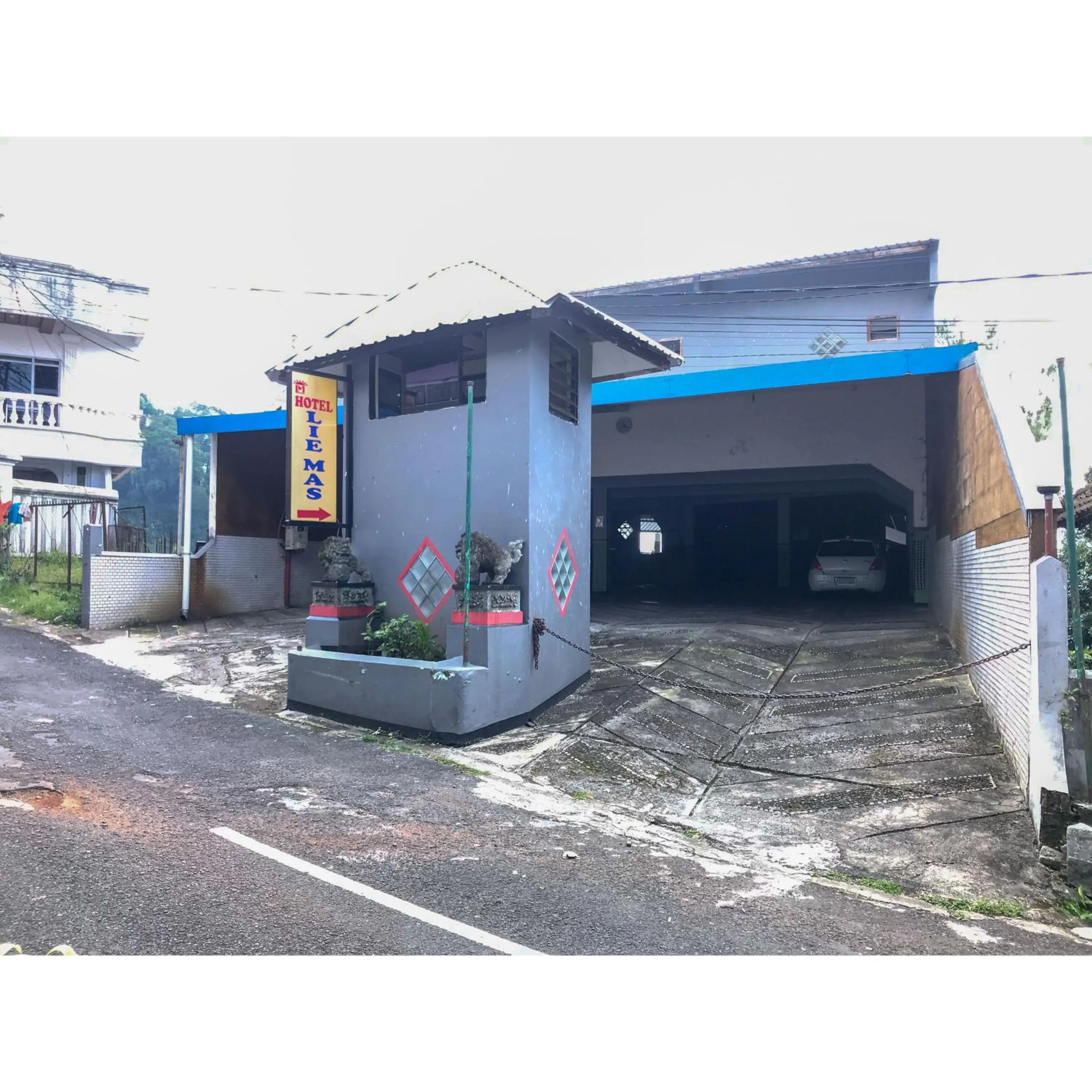 Facade/entrance in Hotel Lie Mas Prigen Pasuruan Mitra RedDoorz
