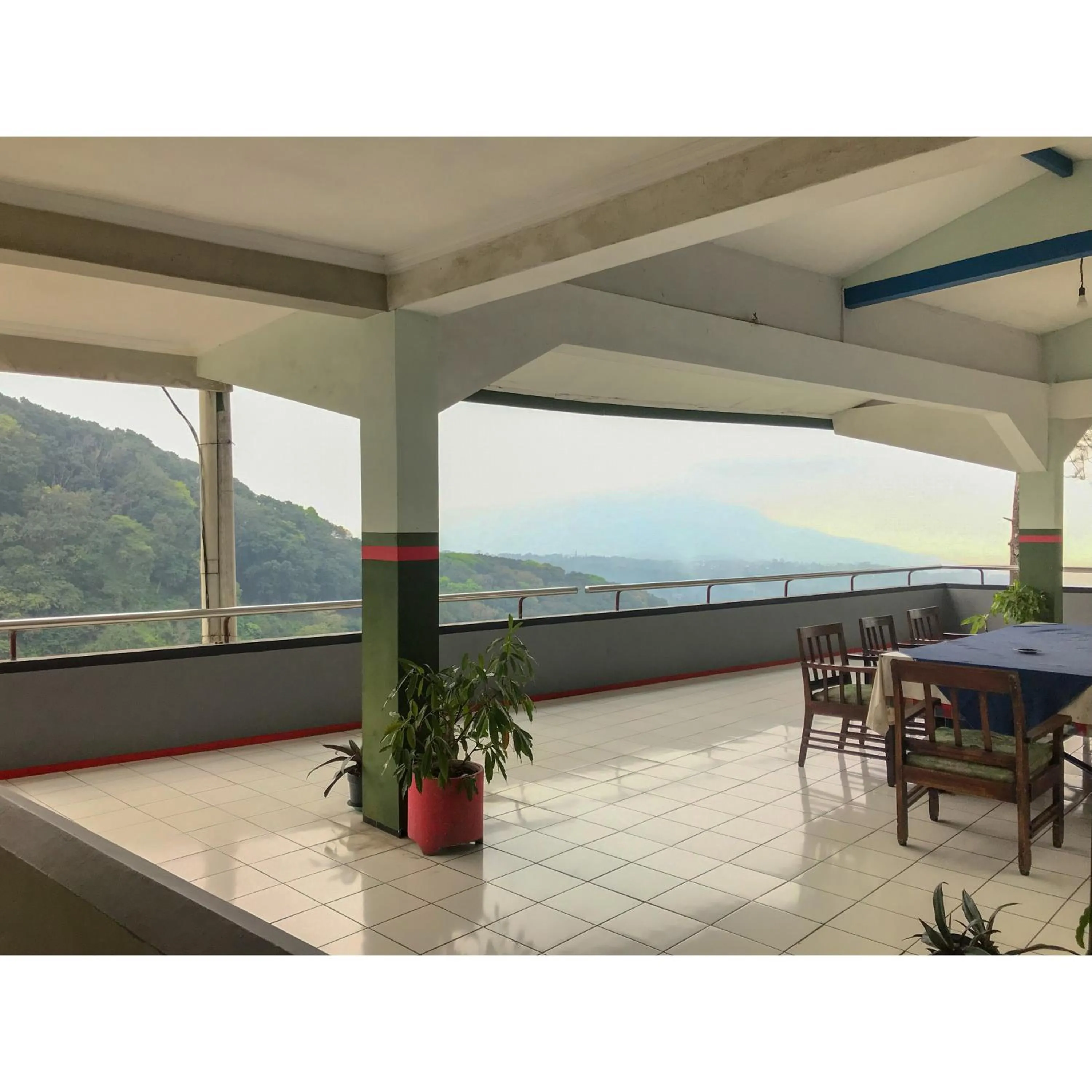 Seating area in Hotel Lie Mas Prigen Pasuruan Mitra RedDoorz