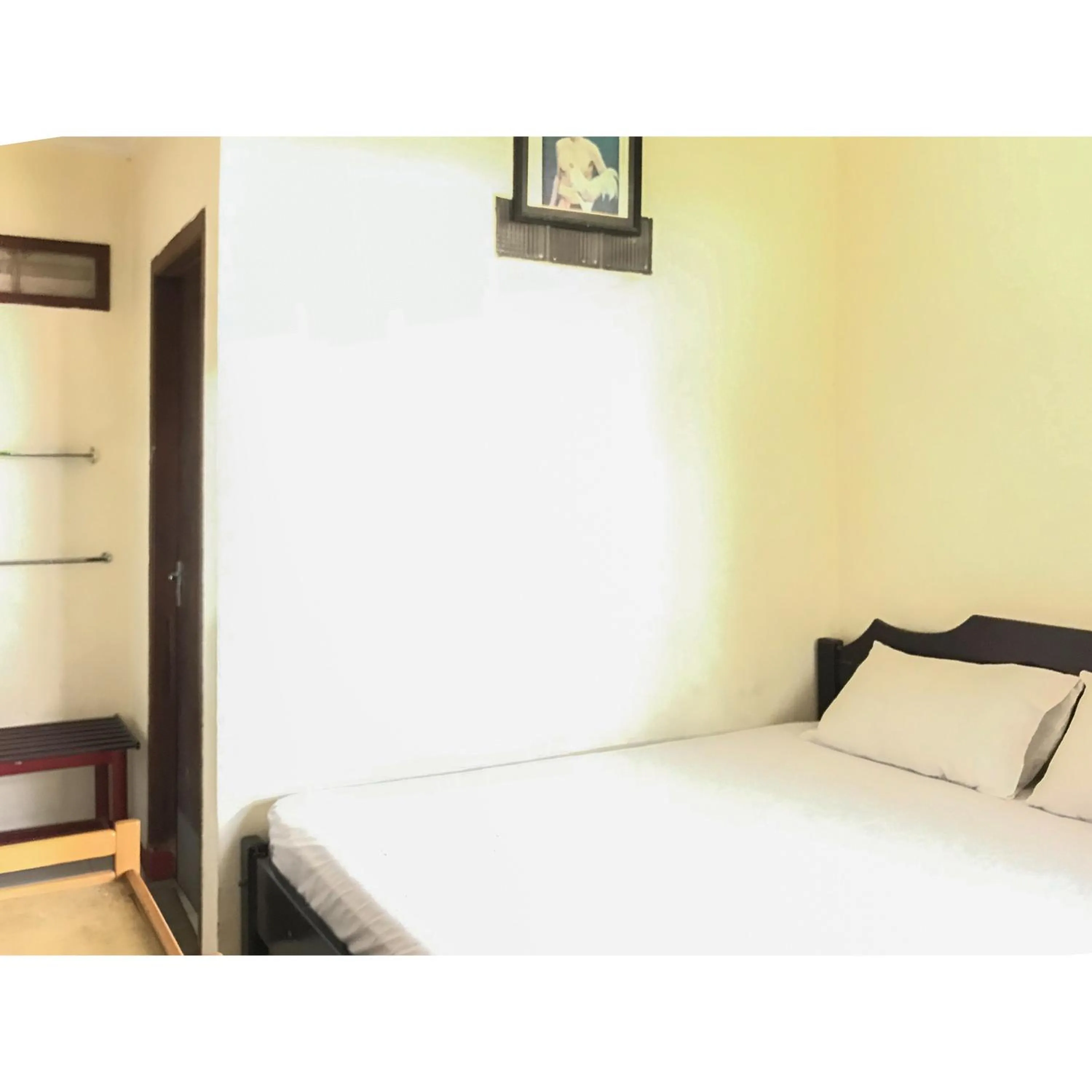 Bedroom, Bed in Hotel Lie Mas Prigen Pasuruan Mitra RedDoorz