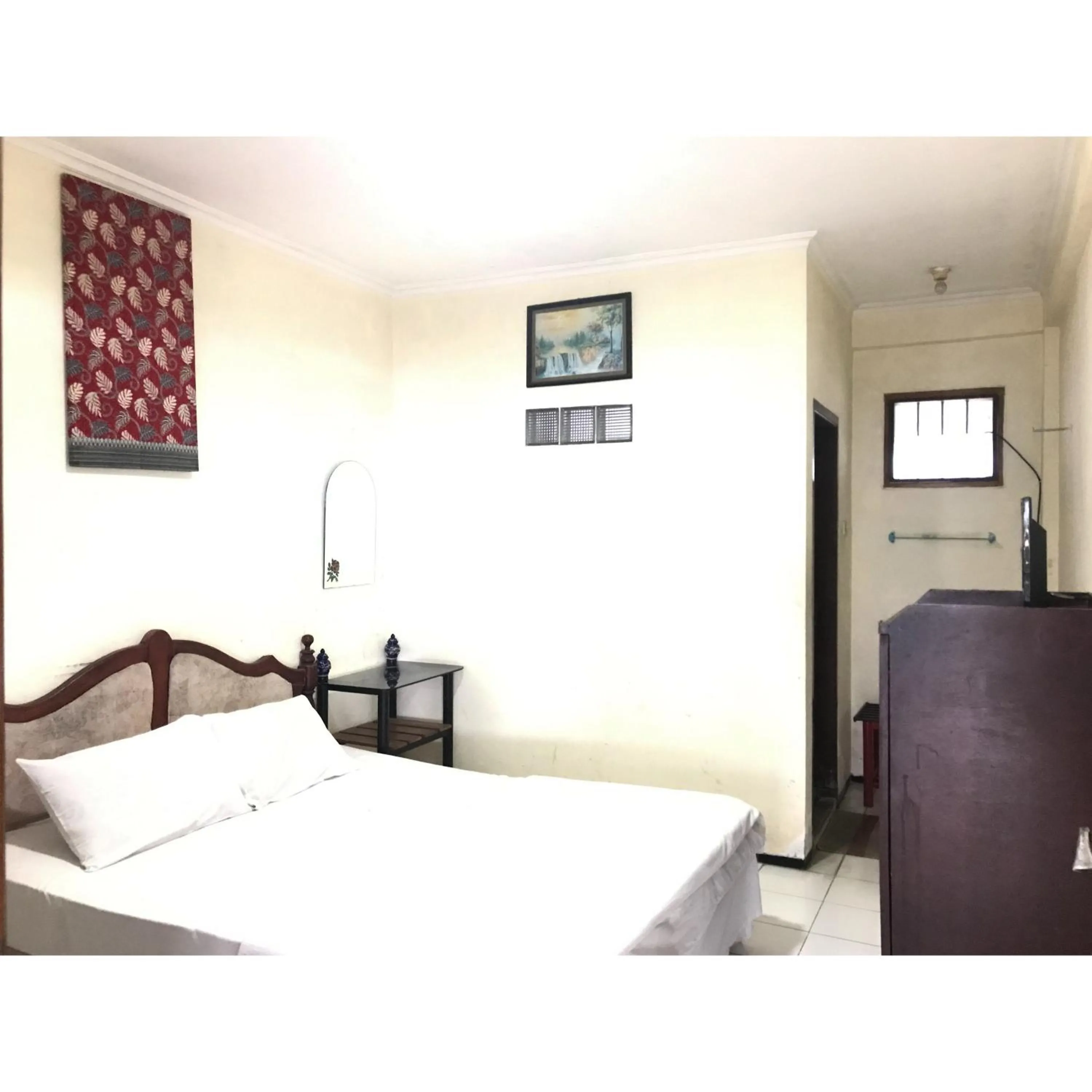 Bedroom, Bed in Hotel Lie Mas Prigen Pasuruan Mitra RedDoorz