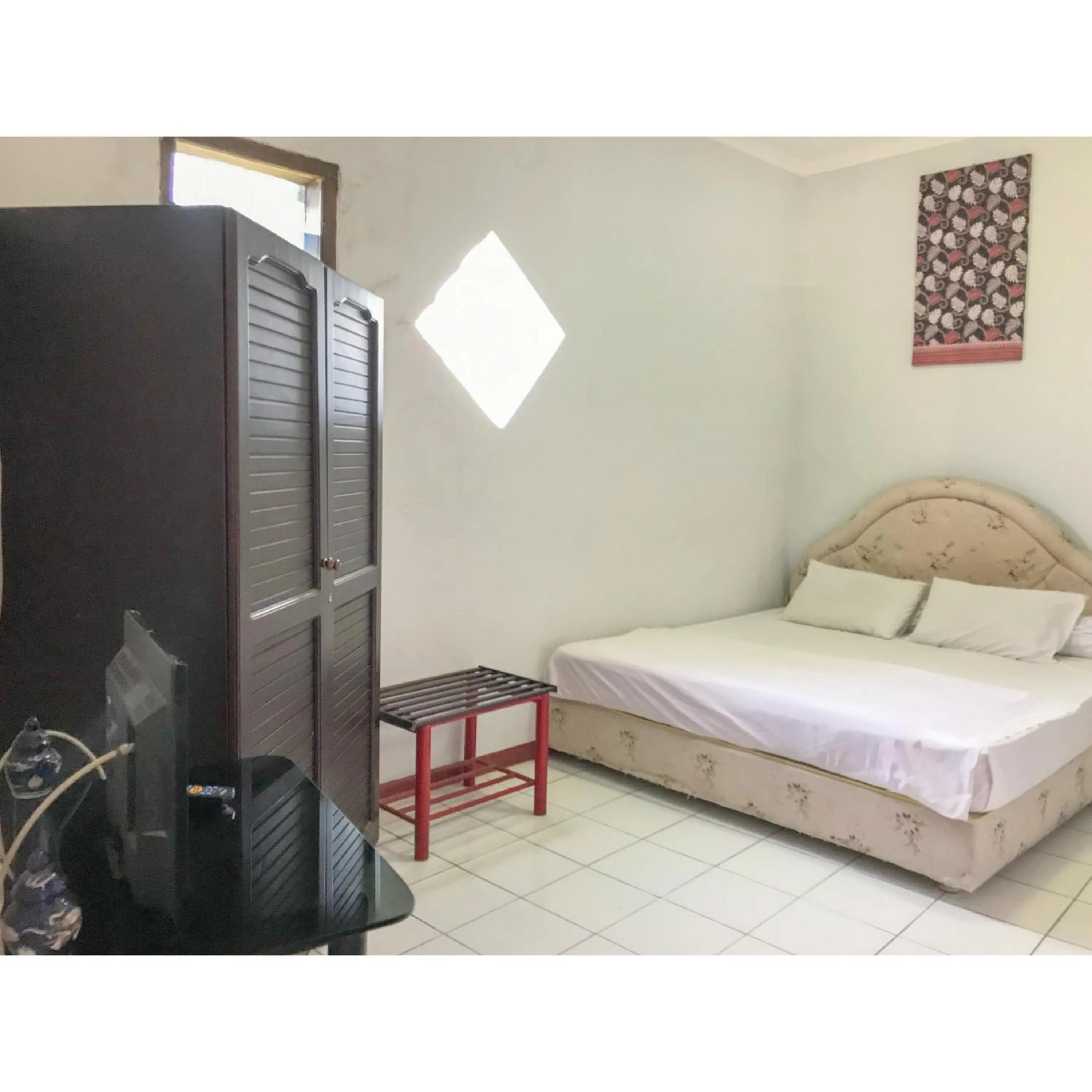 Bedroom, Bed in Hotel Lie Mas Prigen Pasuruan Mitra RedDoorz